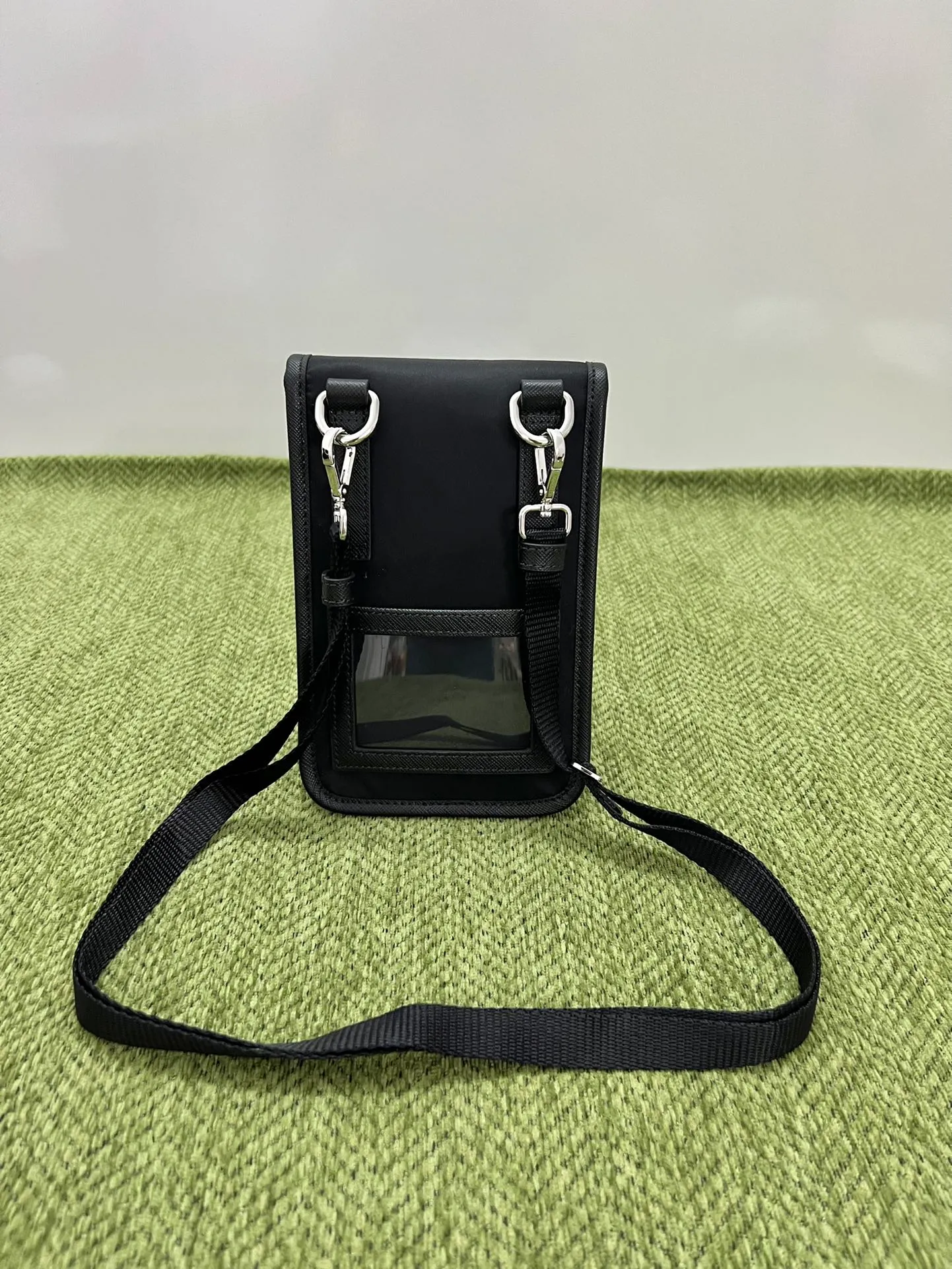 💰720🎉Vertical mobile phone bag🎉2ZH109👏 The new mobile phone bag has a super simple and unique shape. It is definitely worth buying for the current super popular small bag trend! And it has an inexplicable retro feeling🙊For fashionistas who browse countless bags, I recommend this simple and elegant design. A triangle logo is enough to show off the fashionable atmosphere of personality. It is easy to use for daily use. Recommended for men and women. I like the design of PRD so much. Fashionable length 12x height 19x bottom 2.5cm