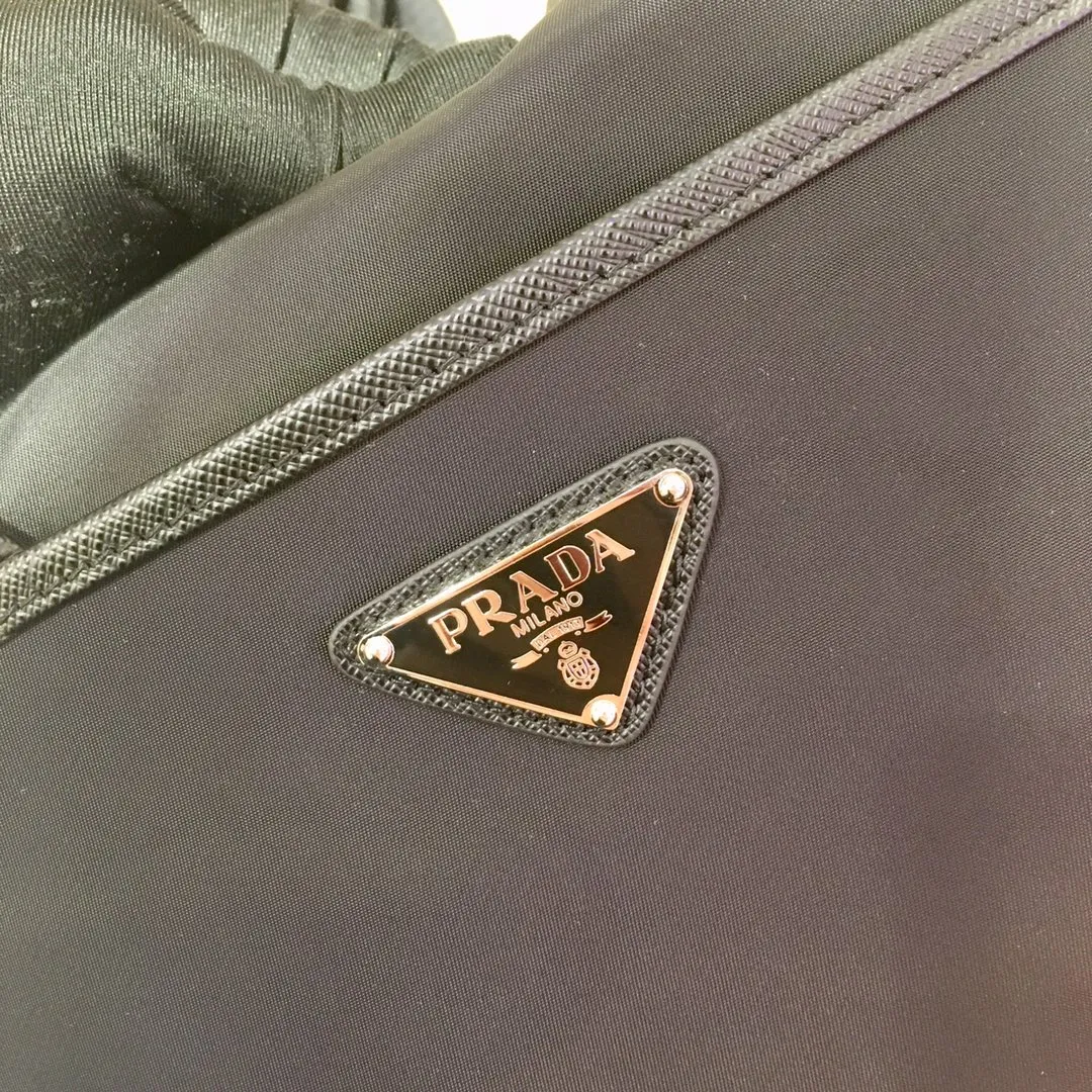 💰760, P Jiajiao classic men's bag, VA053M black, original item, made of parachute fabric, top-grade hardware, many compartments, light and practical, a must-have for men, length 29X height 26cm.💪💪💪💰💰