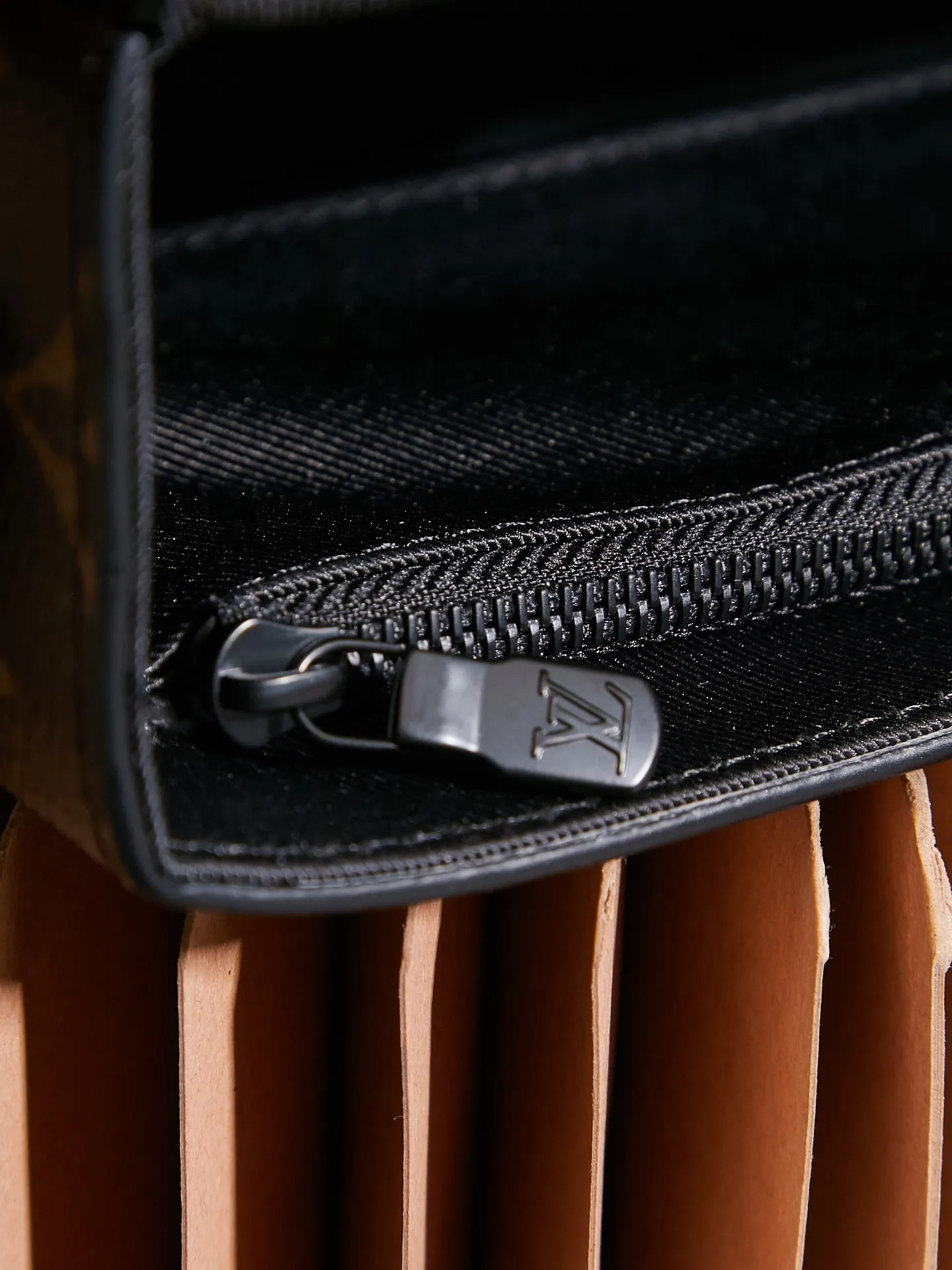 P¥680👉nfc dynamic chip version👈This Steamer mini handbag cross-body bag M83613 French original leather🇫🇷All steel hardware Size: 18*11*6.5cm [Essential details, every detail is impeccable]