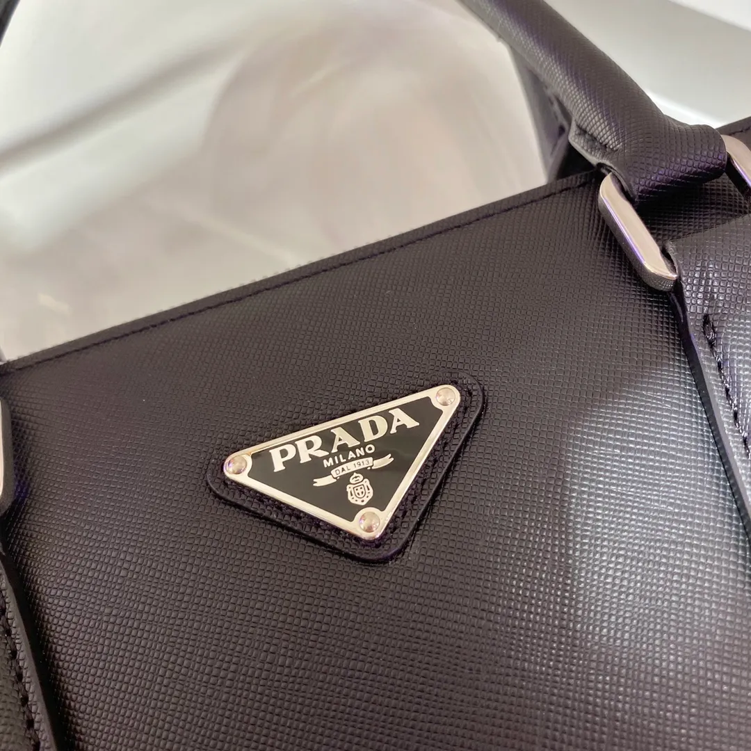 💰1840, the classic popular men's bag has been shipped👏👏1079 black portable style, synchronized with counters, top quality, made of imported cross-grain cowhide, 175 OEM code, hurry up if you want it, length 34X height 35.5cm