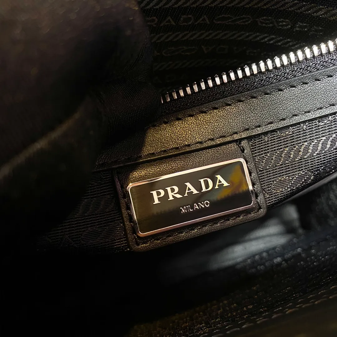 💰1840, the classic popular men's bag has been shipped👏👏1079 black portable style, synchronized with counters, top quality, made of imported cross-grain cowhide, 175 OEM code, hurry up if you want it, length 34X height 35.5cm