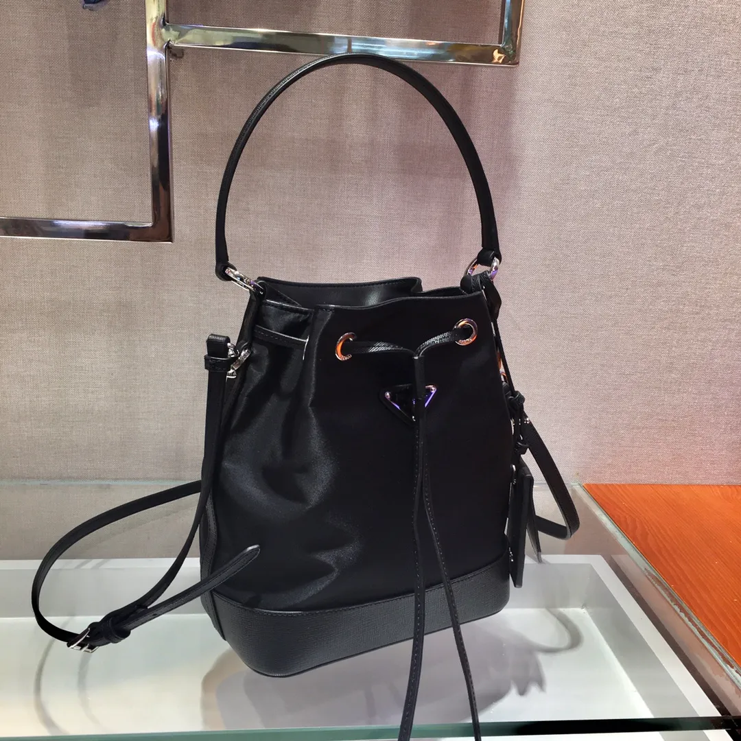 💰1060🎉New bucket bag🎉1BE055🎉Nylon bucket bag🎉🎉, made of imported nylon fabric/cross pattern cowhide, leather handle, detachable long shoulder strap , drawstring bag mouth, this combination is light and fashionable, has a very large capacity, and is a bucket bag that will never go out of style🙊🙊Ladies, it is worth owning, hurry up and get it🎉🎉 Length 24x Height 23x Bottom 12cm