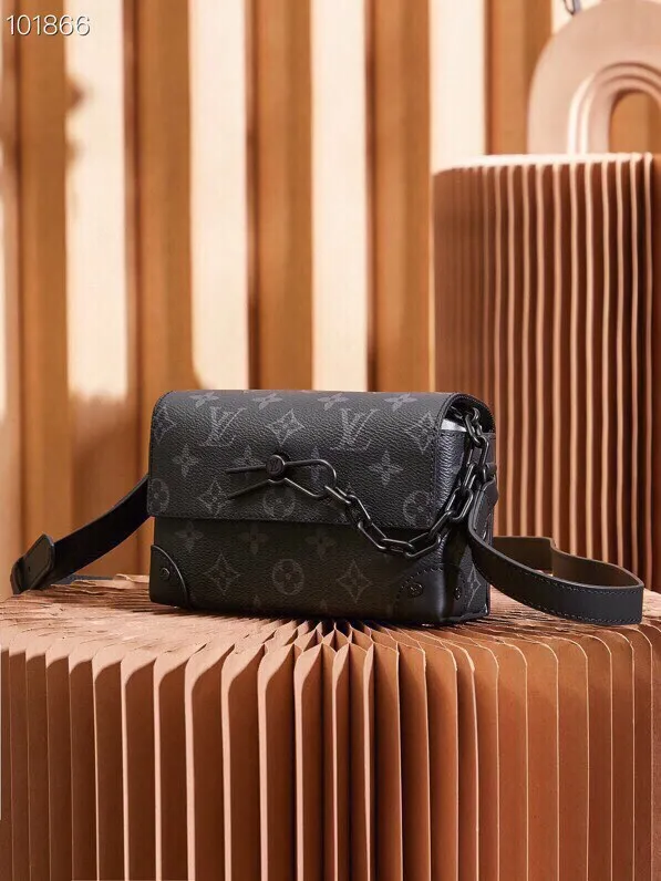 P¥780👉nfc dynamic chip version👈【Top inspection-free all-steel hardware】This Steamer mini handbag is made of Monogram Eclipse canvas and draws chain and pin elements from the Louis Vuitton Steamer hard case. Perfectly sized to accommodate travel needs, it comes with a zippered interior pocket and adjustable shoulder straps. Monogram Eclipse coated canvas, cow leather trim, fabric lining, metal hardware, zipper inner pocket, Steamer style chain, magnetic buckle closure, shoulder strap, non-detachable, adjustable! ! Model: M81783; Size: 18x11x6.5CM
