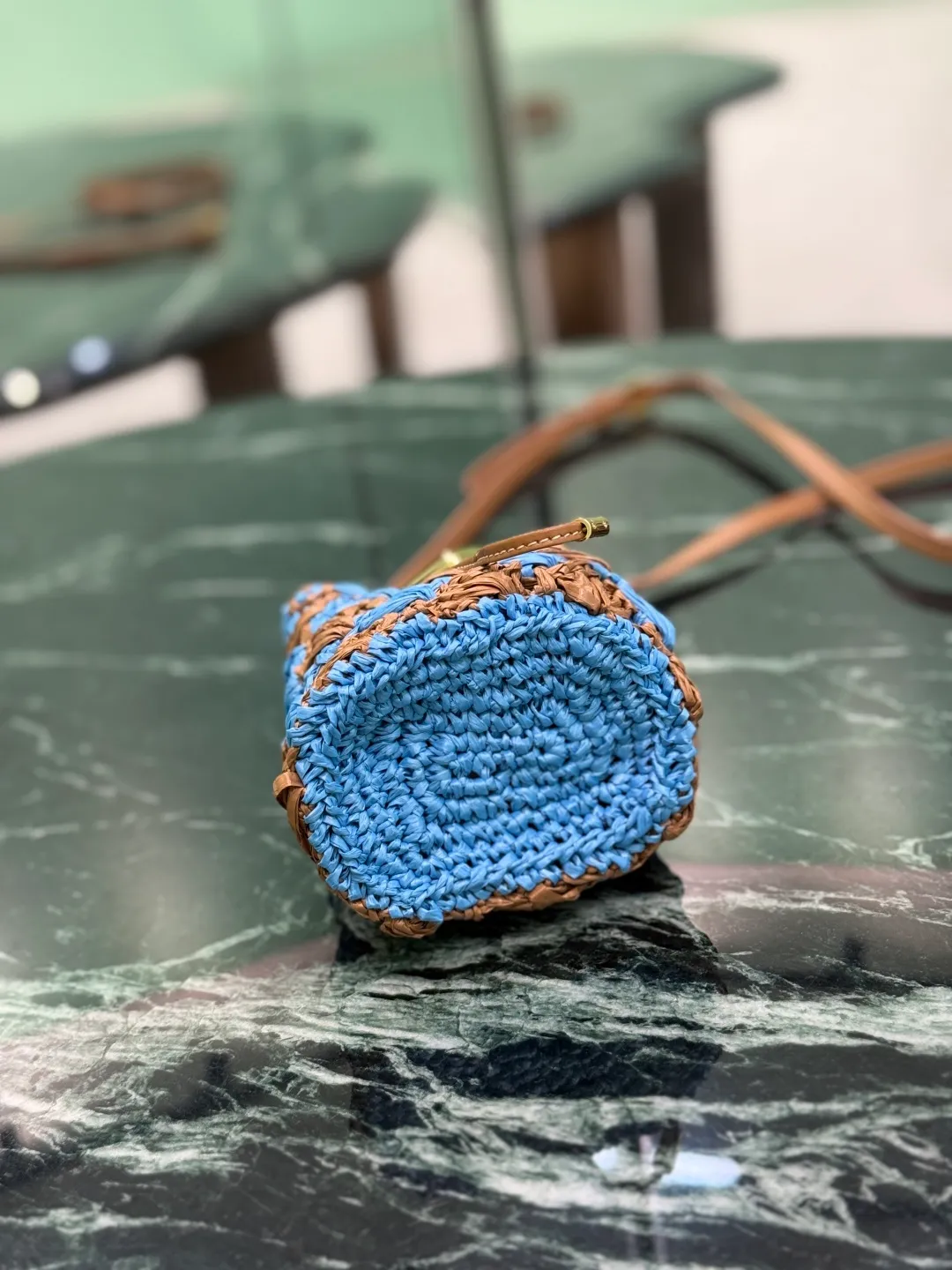 💰900, woven small bucket. The hand-woven mini bucket is so beautiful! A colorful triangle logo in alternating and enameled metal adorns the fastening. The matching leather shoulder strap can be worn cross-body. so cute! Size: length 10x height 12x bottom 7cm Style number: 1NR040