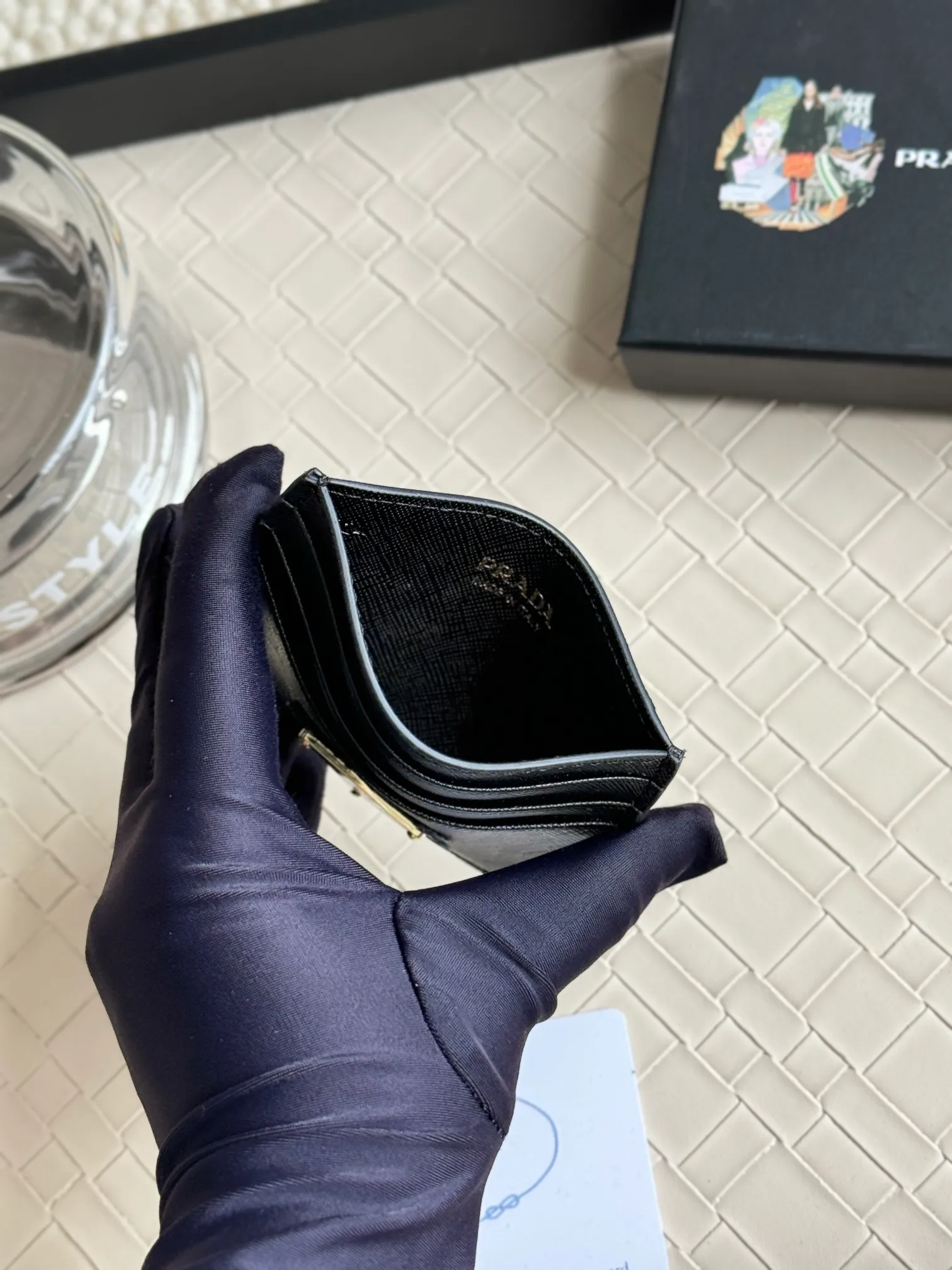 💰110prada popular card holder, unisex small card holder, black, model 1MC025 Triangle Wheat series, nine colors, made of cross-grain cowhide, 6 card slots ➕ one middle sandwich, can hold multiple cards and zeros 💰, size 11.2×8.5cm, real shot, what you see is what you get