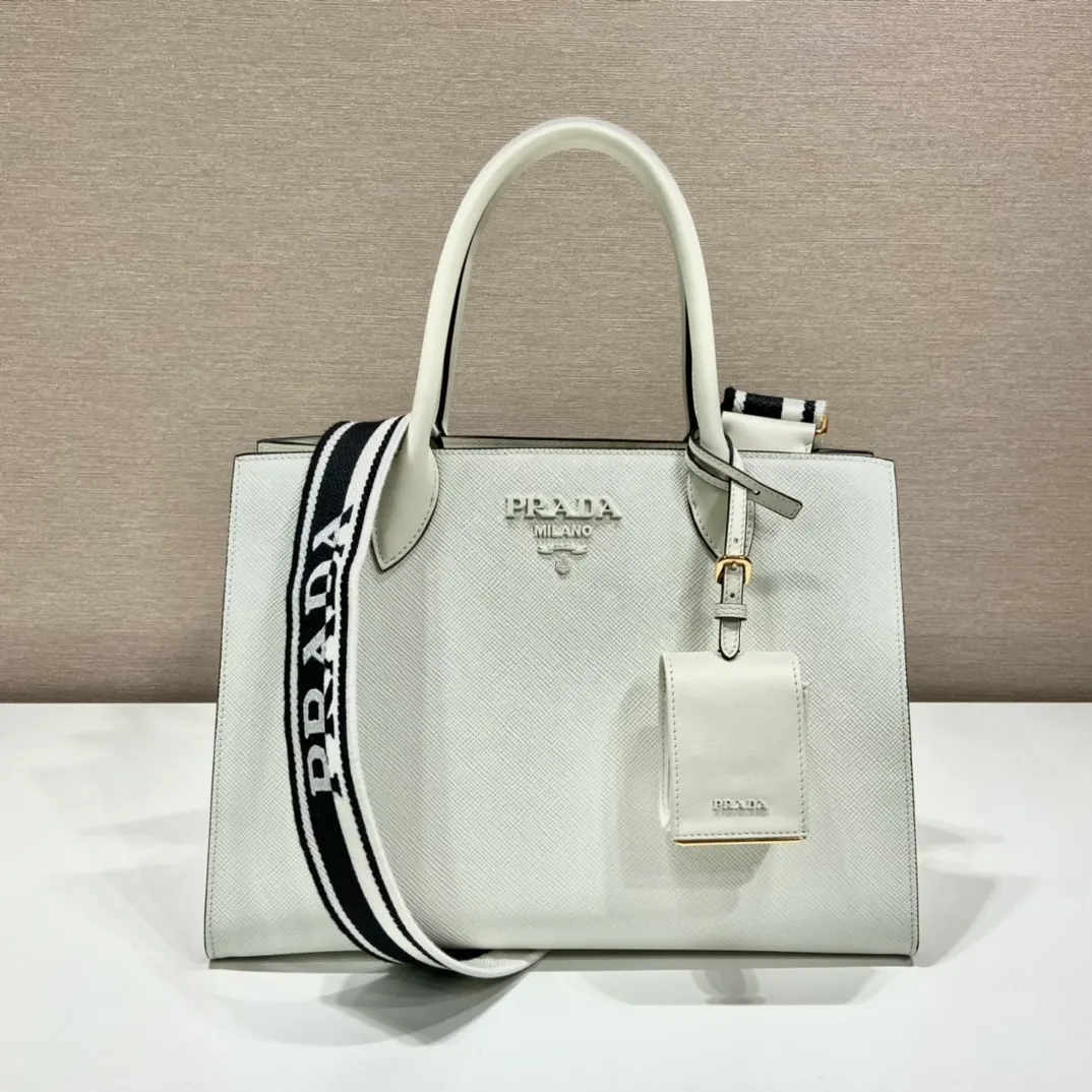 💰2100🎉Classic upgraded version🎉1BA155/Fabric shoulder strap/Additional accessories🎉🎉 This classic model is made of imported thick cross cowhide + imported calfskin, 175 OEM code, painted with the same color lettering mark, unique among classics🎁Fashionable and elegant, the original shoulder strap is calfskin. If you like babies, hurry up and get it🎉🎉 Length 33x height 24x bottom 15cm💪💪💪