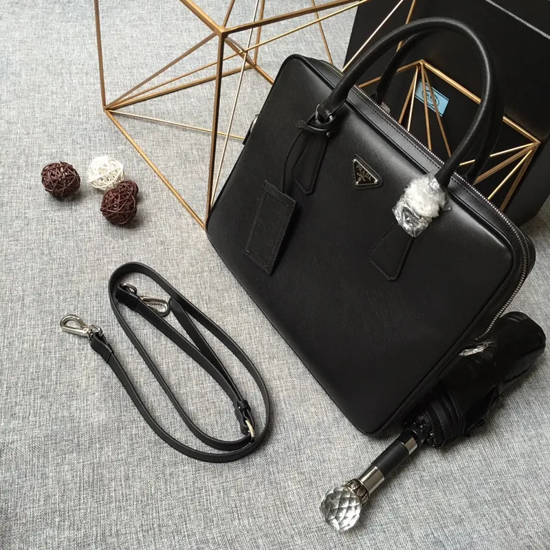 💰1840, P's new model 0368 is out of stock, bottom width is 3.5cm👻👻👻, synchronized with counters, lightweight + ultra-thin + practical, the style that men have always requested, top quality, 175 OEM code, length 37x height 28x base width 3.5cm.