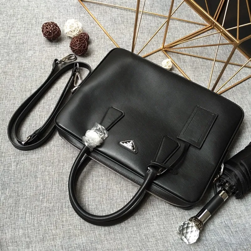 💰1840, P's new model 0368 is out of stock, bottom width is 3.5cm👻👻👻, synchronized with counters, lightweight + ultra-thin + practical, the style that men have always requested, top quality, 175 OEM code, length 37x height 28x base width 3.5cm.