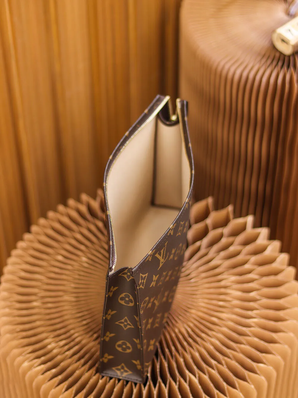 P¥320👉nfc dynamic chip version👈 [Top inspection-free original bronze hardware] M47542 presbyopia classic handbag original quality ~ LV is famous for its craftsmen’s exquisite skills. The rare design and special leather combine technological innovation and classic style, highlighting the existence of the Louis Vuitton world. The interior of the wallet is uniquely designed with various pockets and credit card slots. Size: 26X20X5