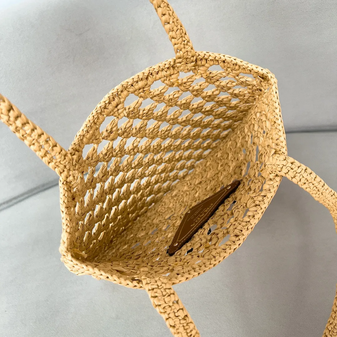 💰1360, new raffia beach bag 1BG493, an excellent choice for travel and vacation🏖️Handmade with raffia, the light and natural material expresses summer mood. Embroidered lettering triangle logo on the front, with long exquisite shoulder handles. Super large capacity and very light weight. Wear-resistant, waterproof, durable and good-looking. Can be carried by hand, shoulder or shoulder. New favorite of fashion trendsetters. Perfect details. Comparable to brick cabinets. Excellent 5🌟 evaluation Size: 30*29.5cm