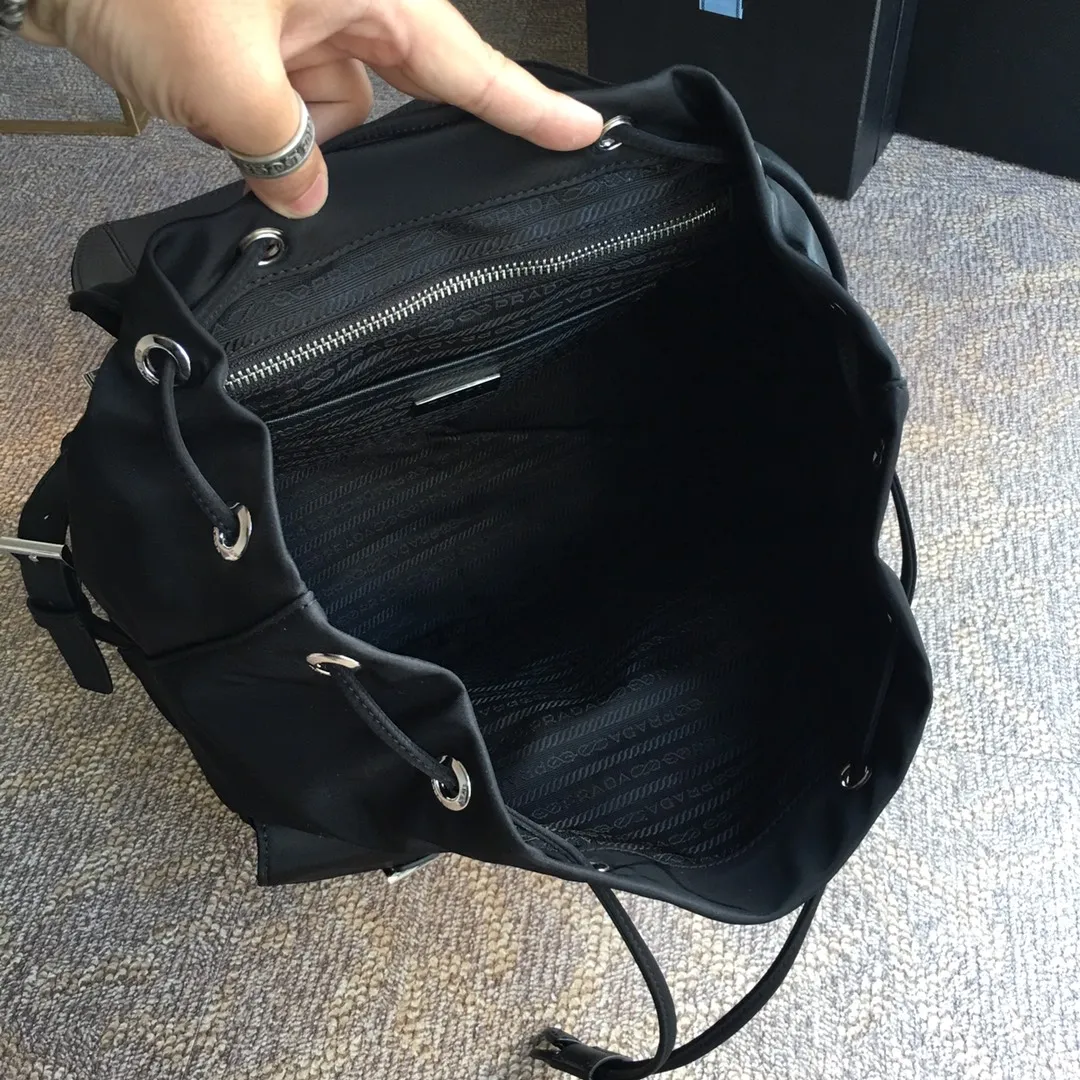 💰920, P Jiachui classic model 2811, top quality, made of imported parachute fabric + cross pattern cowhide + top hardware, fashionable + never out of date, length 31X height 32X bottom 15cm