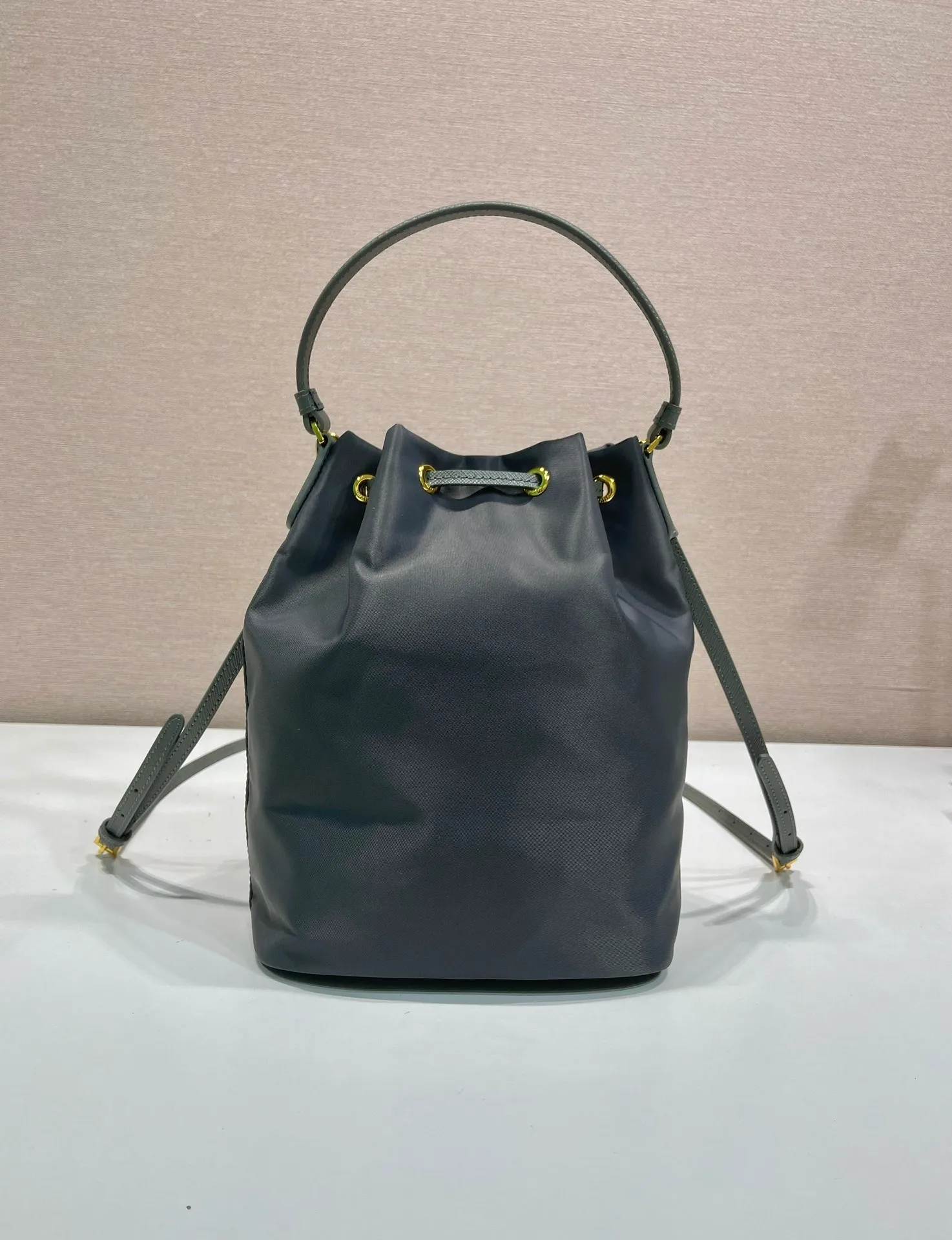💰760, the classic model 1BH038 new color😘 has arrived👏👏 Made of imported nylon fabric, top grade five, portable/diagonal, light, practical and fashionable, beauties hurry up and get it, 165 OEM code, length 18x height 23 base × 12cm📢📢📢📢