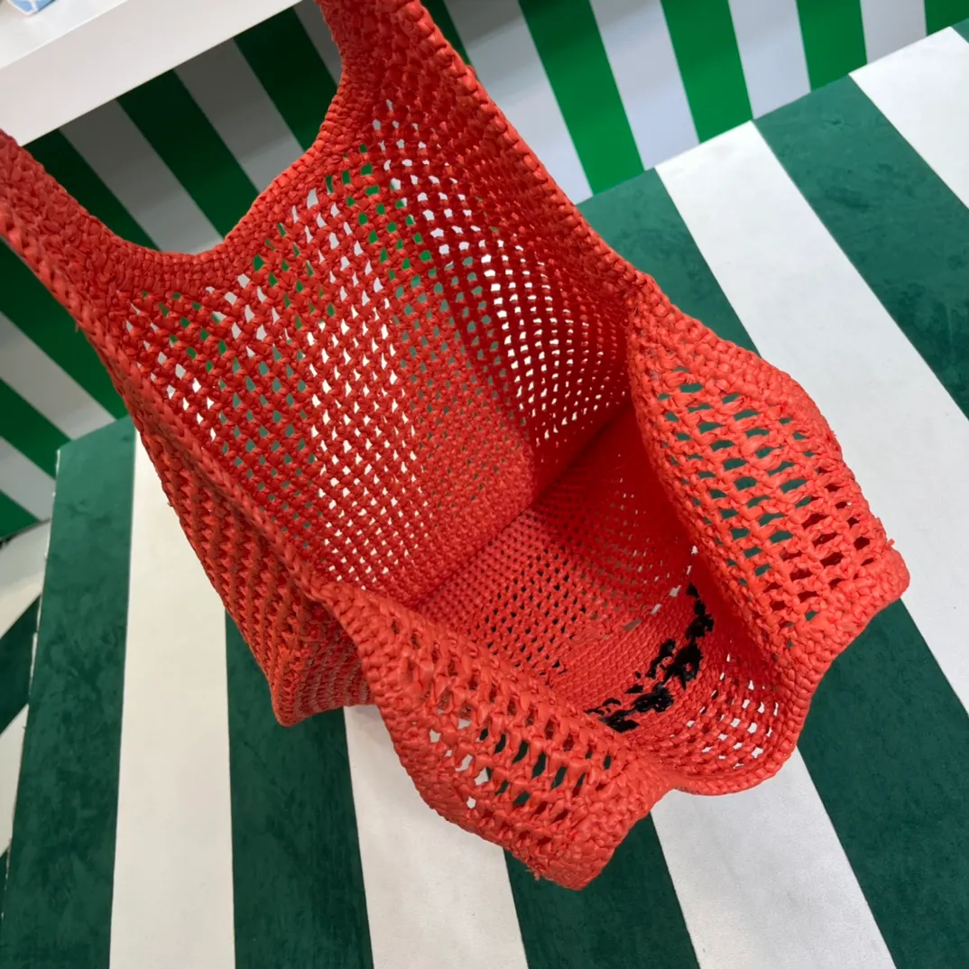 💰1360{Shrimp Orange｝🦐 Prad* new hollow straw tote! Full of artistic atmosphere ~ The raffia weave is very solid and has a great texture. ♡ It can be paired with personal clothes every day. The natural style design makes it seem like it can breathe💭 If you like the baby, quickly add it to the harem. Carry an exclusive style that will not go out of style for several years🌱1BG424 Size: Height 45x Width 51cm