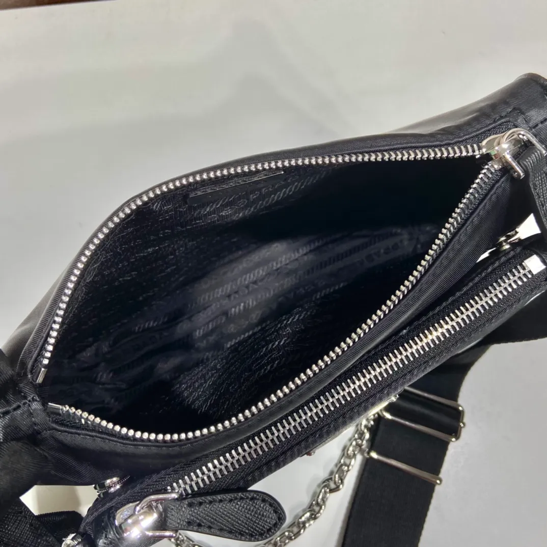 💰1100🎉Upgraded version of twin bag🎉1BH168/with small bag🎉🎉 This nylon twin bag is composed of 2 bags😘😘. The front handbag can be detached and transformed into a iron hobo, and can also be used as a handbag. The upgraded version is designed to attach a small bag to the long shoulder strap. Very functional, one pack can be used in many ways, and can be exchanged for different occasions and different clothes at any time🙊🙊The upper body effect is beautiful😘😘, it is exactly what modern trendy Internet celebrities need, it is worth owning😘😘, hurry up and get it🙊🙊 Large: length 23x height 16x bottom 5.5cm Small: length 20x height 12cm