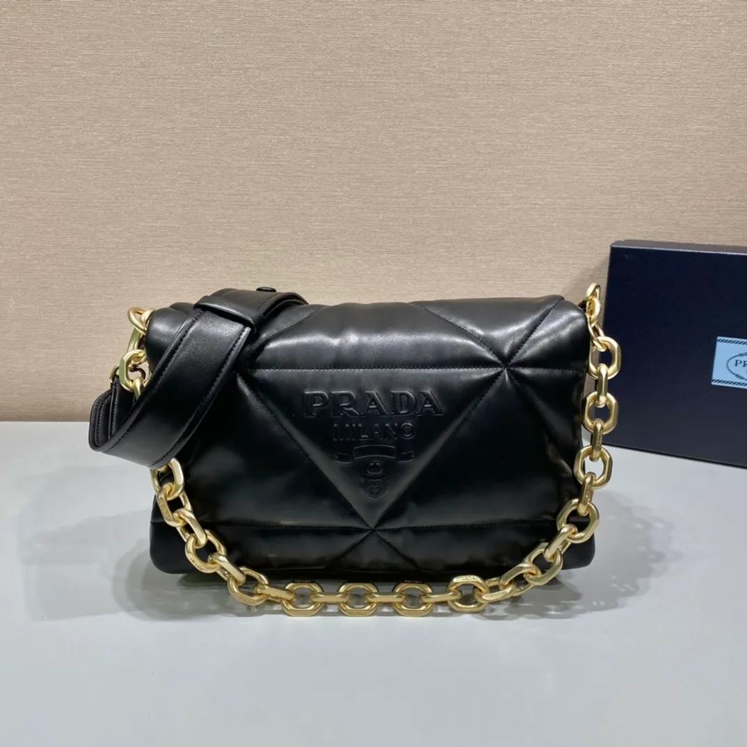 💰1960🎉New pillow bag🎉1BD306 This one is made of imported lambskin, equipped with a detachable retro chain, detachable and adjustable shoulder straps, and has three uses in one bag. Very functional😘😘This season’s quilted plaid design. Reproduced with a softer and more comfortable feel. So beautiful 😘😘 worth having. Hurry up and get it🎉🎉 Length 31x Height 19x Bottom 8.5cm