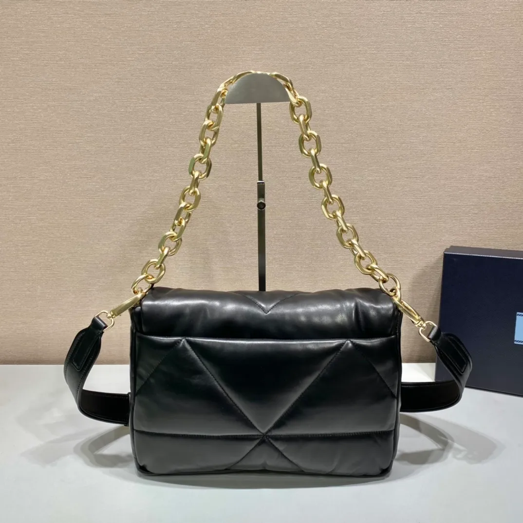 💰1960🎉New pillow bag🎉1BD306 This one is made of imported lambskin, equipped with a detachable retro chain, detachable and adjustable shoulder straps, and has three uses in one bag. Very functional😘😘This season’s quilted plaid design. Reproduced with a softer and more comfortable feel. So beautiful 😘😘 worth having. Hurry up and get it🎉🎉 Length 31x Height 19x Bottom 8.5cm