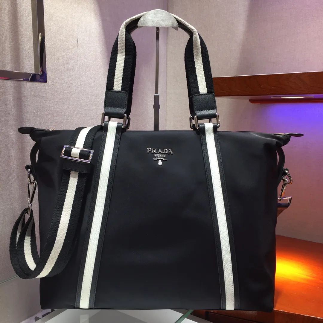 💰920, P Jiachui's most popular men's bag, 2096 black, top quality, made of imported parachute fabric + imported cowhide, top hardware, lightweight + extra large space, usable when traveling far away, never outdated, length 40X height 35X14cm.