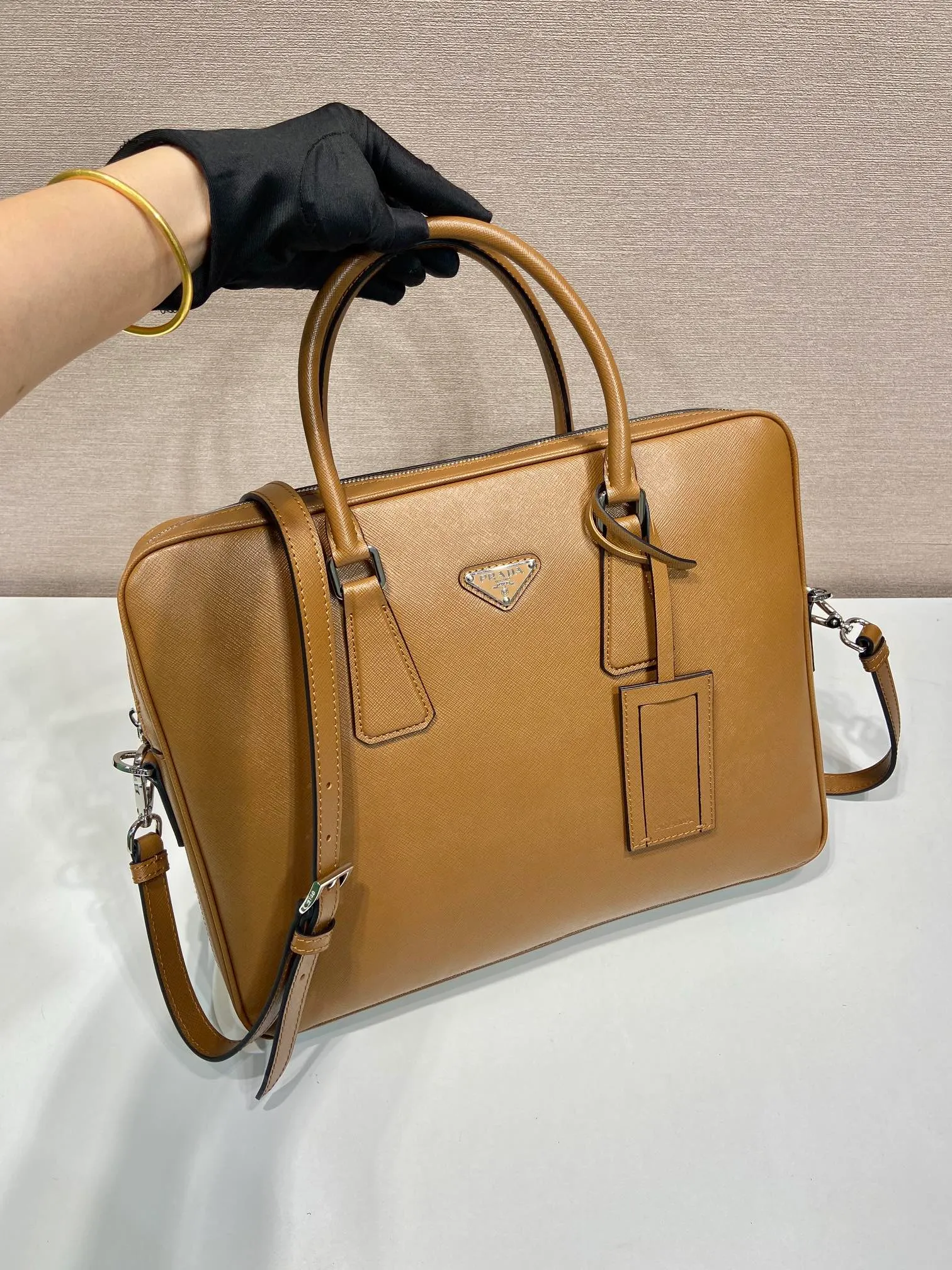 💰1840🎉Classic new color🎉2VE0368 is out of stock, bottom width is 3.5cm👻👻👻, synchronized with counters, lightweight + ultra-thin + solid Used, the style that men have always requested, top quality, 175 OEM code, length 37x height 28x base width 3.5cm.💪💪💪💰💰💰