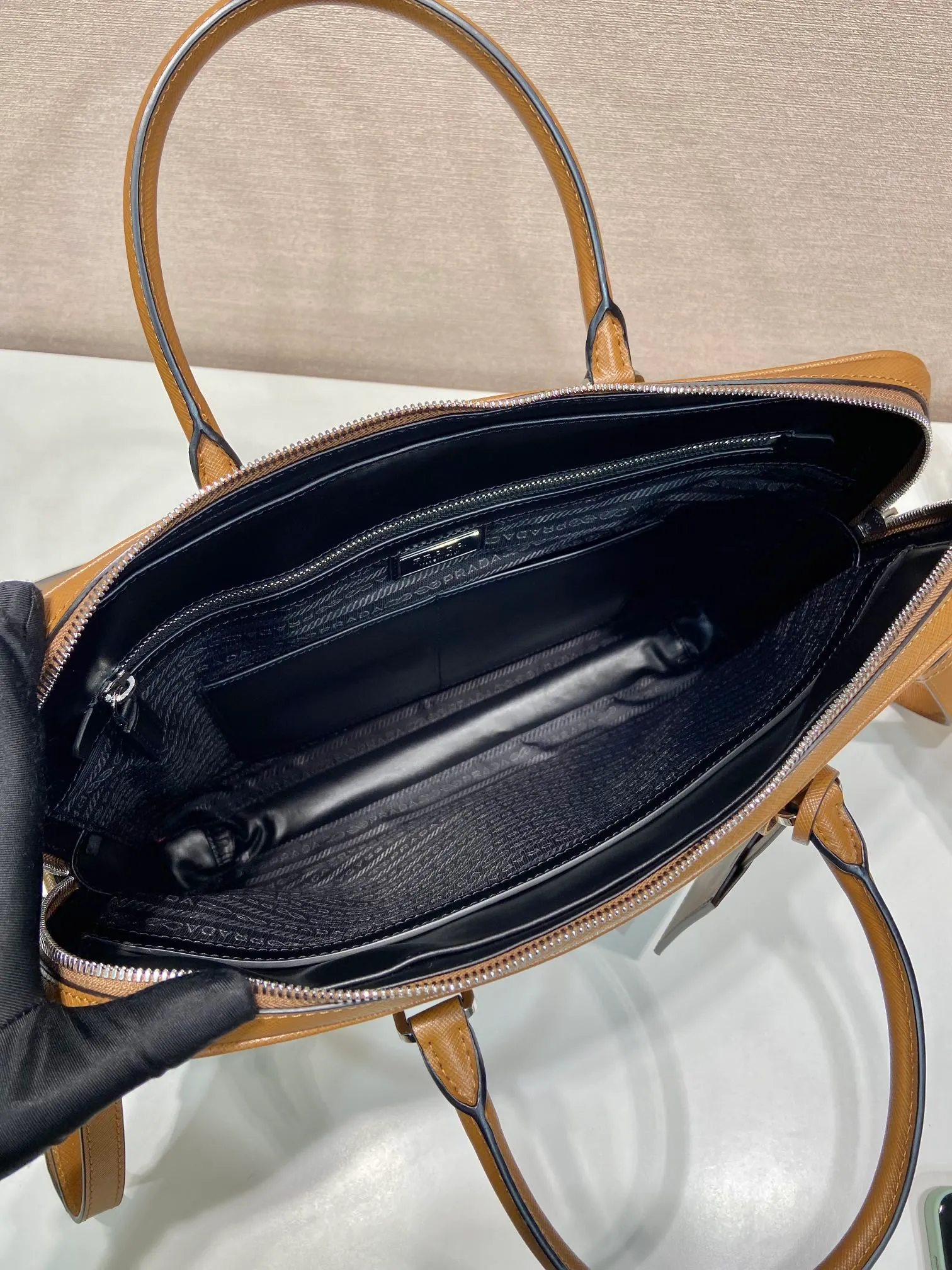 💰1840🎉Classic new color🎉2VE0368 is out of stock, bottom width is 3.5cm👻👻👻, synchronized with counters, lightweight + ultra-thin + solid Used, the style that men have always requested, top quality, 175 OEM code, length 37x height 28x base width 3.5cm.💪💪💪💰💰💰