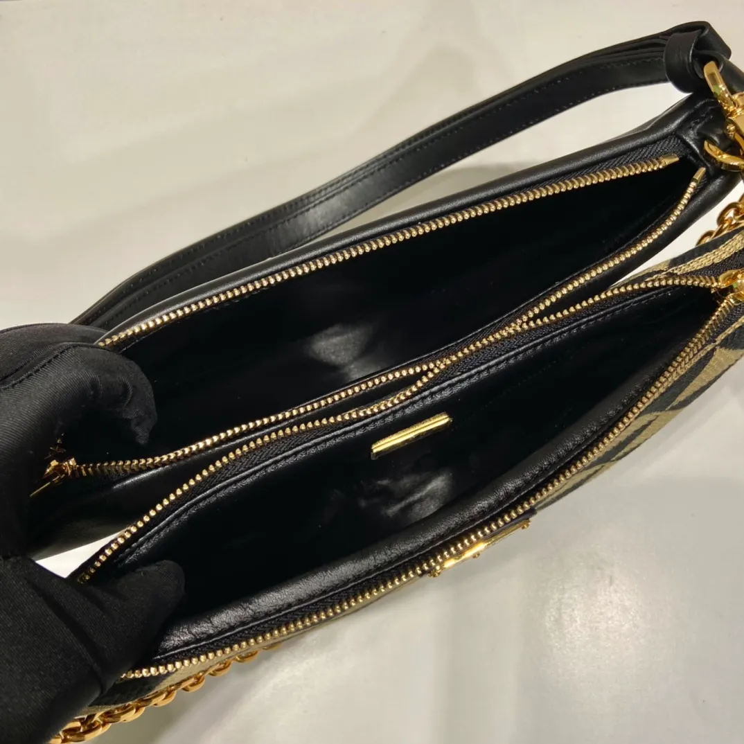 💰1580🎉New twin bag🎉1BC176🎉🎉 This twin bag is designed with imported calfskin and embroidered fabric materials. It is composed of 2 triangular bags of different materials. It is very unique and can be disassembled as a hand carry or crossbody. Different combinations for different occasions. It’s perfect😘😘It has a large capacity, hurry up and get it🎉🎉 One size: bag length 23x height 25x bottom 5cm🎉🎉🎉👏👏👏