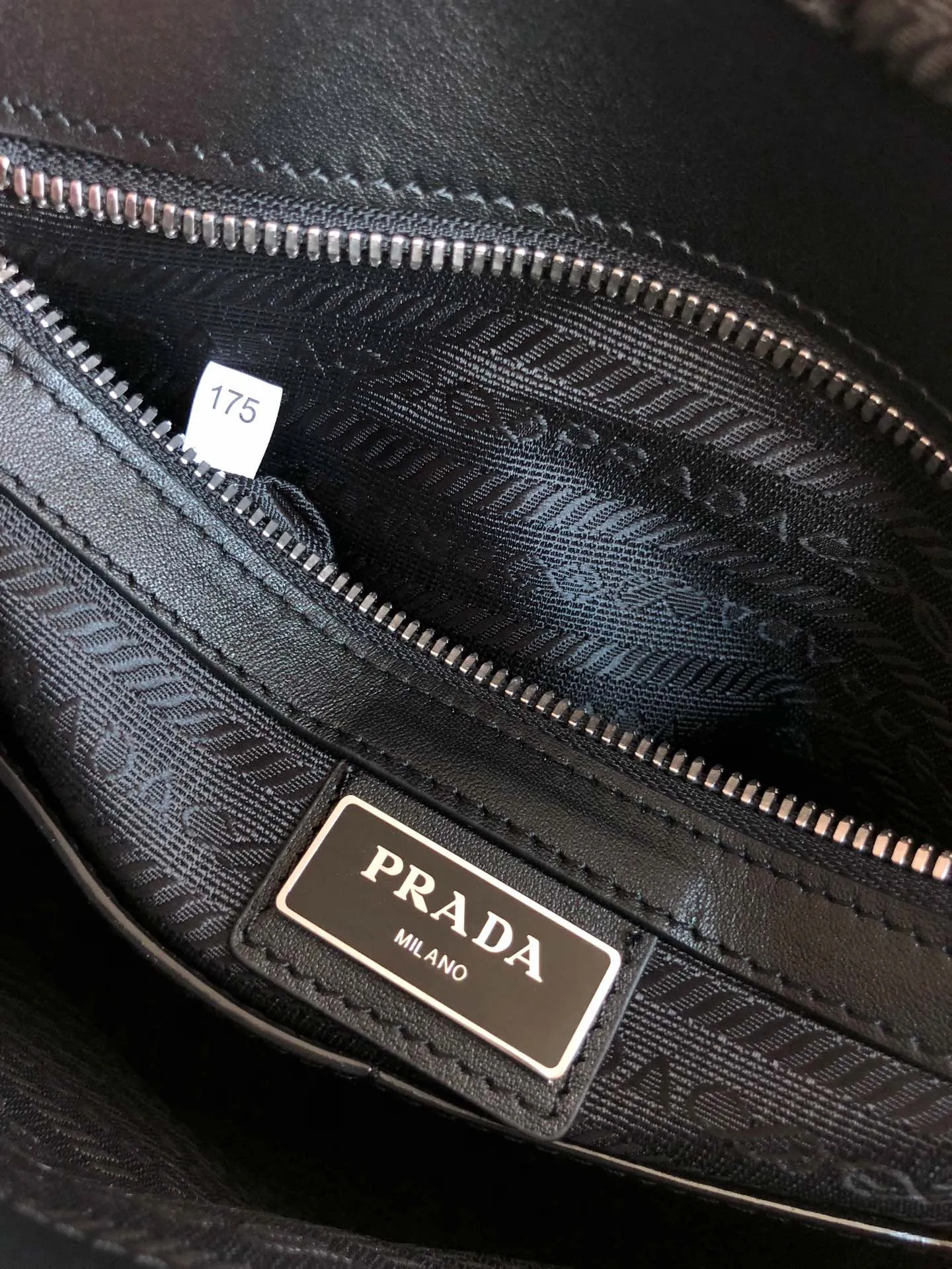 💰1660, P Jiachui new shoulder bag, 008 black, [applause], counter synchronization, the latest style at the counter, complex hand-made color matching, 175 OEM code, length 24X height 26.5cmx bottom 6cm
