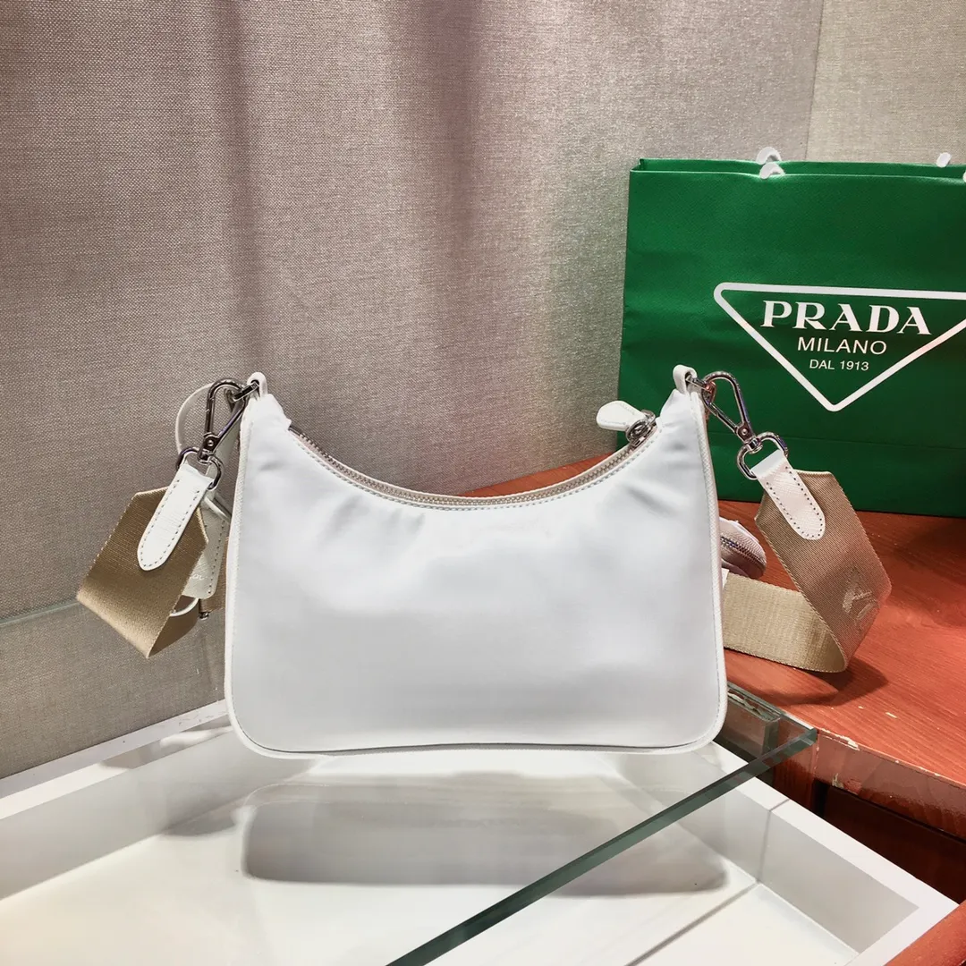 ✨Breaking hot new colors✨🎉New model 1BH204, nylon Hobo handbag/underarm bag😘😘Hobo, which is popular in the fashion circle due to the crazy cultivation of internet celebrity sisters, has a new model! 👏👏The design of this Hobo bag is great👍👍One bag with three uses😘😘waist bag/crossbody/single shoulder bag👍👍The handle is replaced by a chain. When the armpit bag is a little more sexy, it is also equipped with a long shoulder strap. What I love most is that the shoulder strap also has a small pendant (small bag), which can also be hung with other bags and pants as accessories. 🙊🙊There is no problem in matching various clothes in normal times😘😘Babies, hurry up and get it, it’s so beautiful🙊🙊Dimensions: Length 22X Height 12x Bottom 6cm👏👏👏💰💰💰 P1000