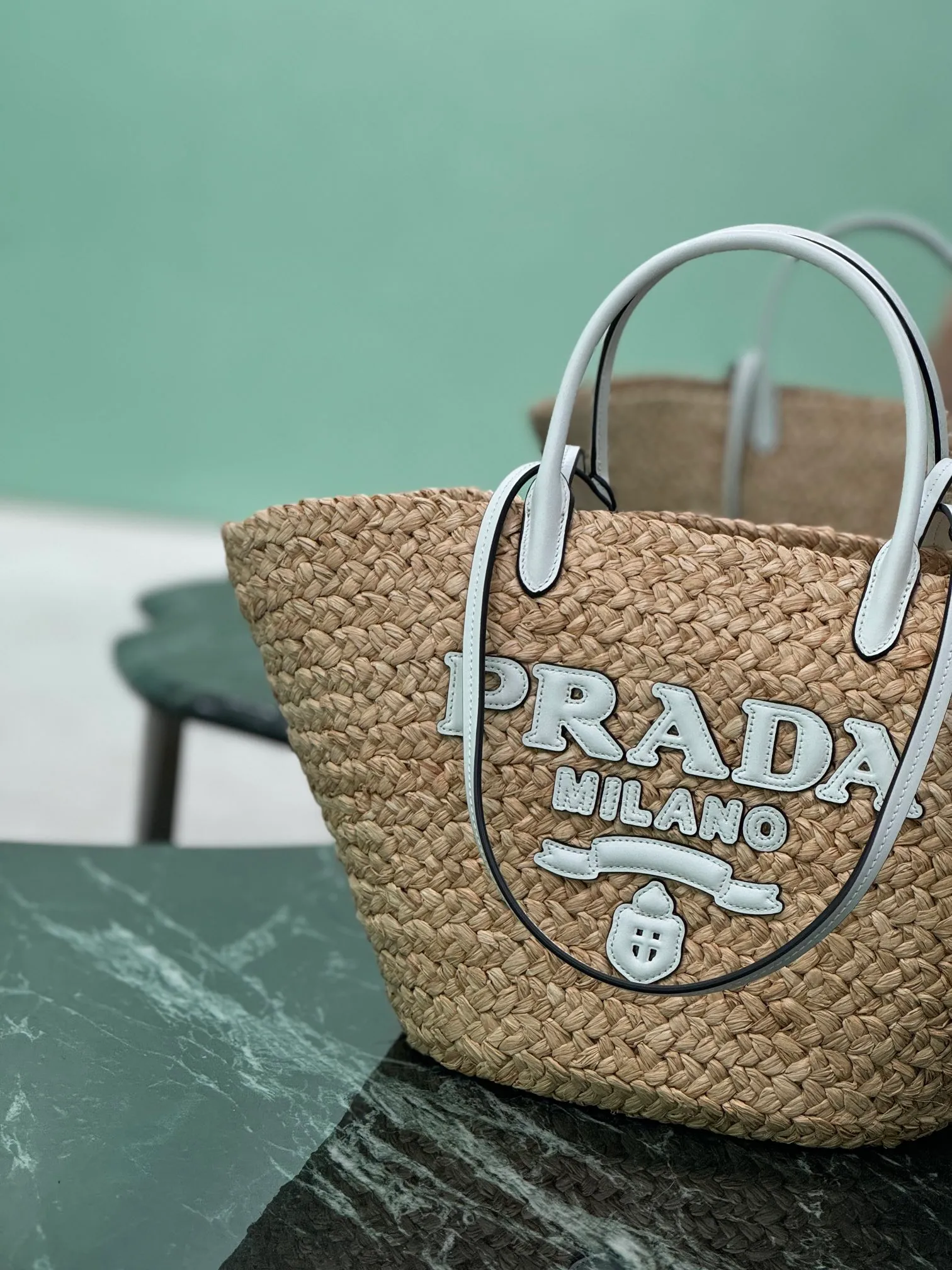 💰1700🌟Raffia vegetable basket handbag full of holiday style, large silhouette, double shoulder straps and top handle, front logo, leather trim.  Size: 27×56×28cm Style number: 1BG470