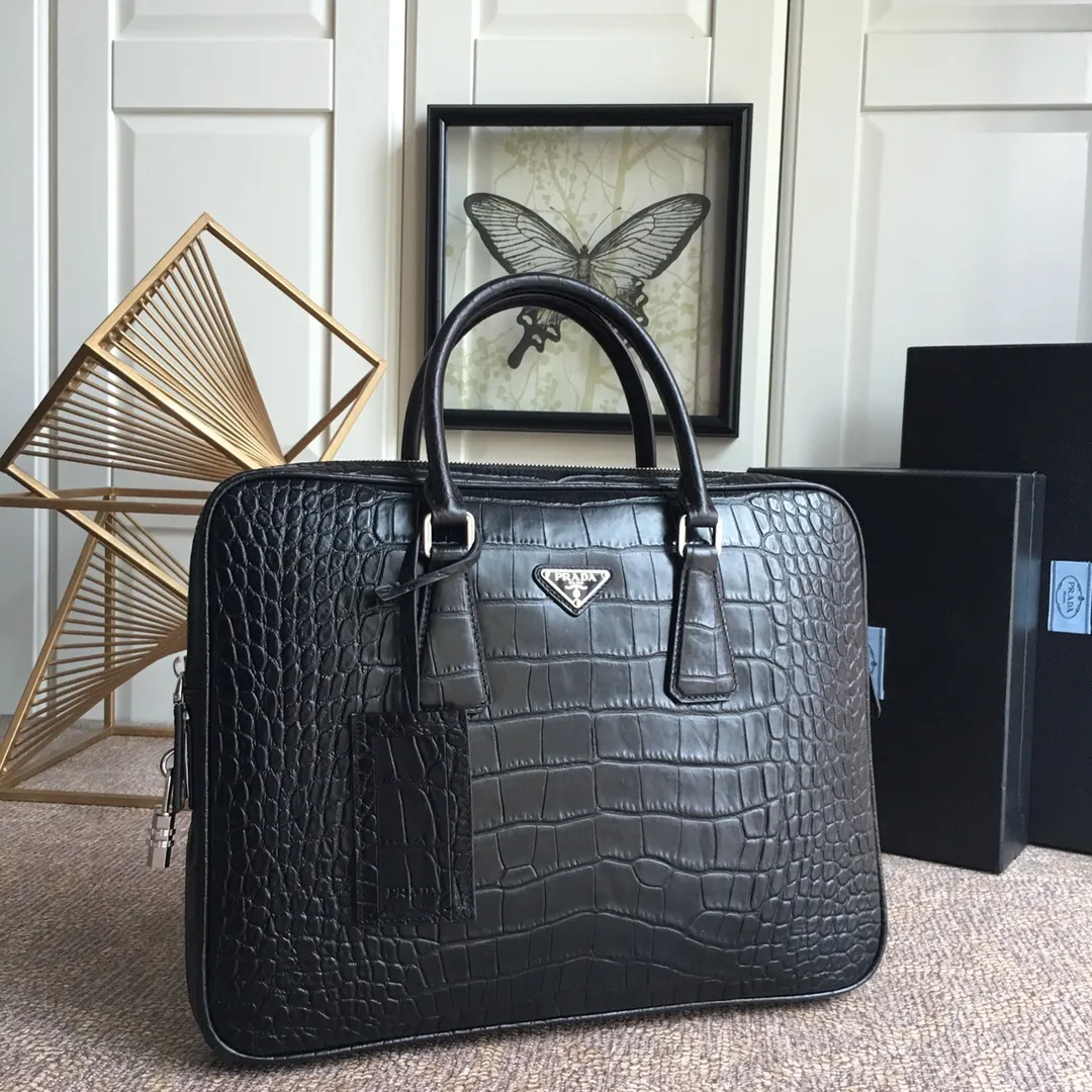 💰2360, exclusive first release🎉🎉🎉, original item 🎉2VE368 crocodile pattern black has arrived💪💪💪, imported original leather/hardware, with imported sheepskin inside, different classic style/encrypted code🔒, 175 OEM code, length 36x height 28x bottom length 3.5cm