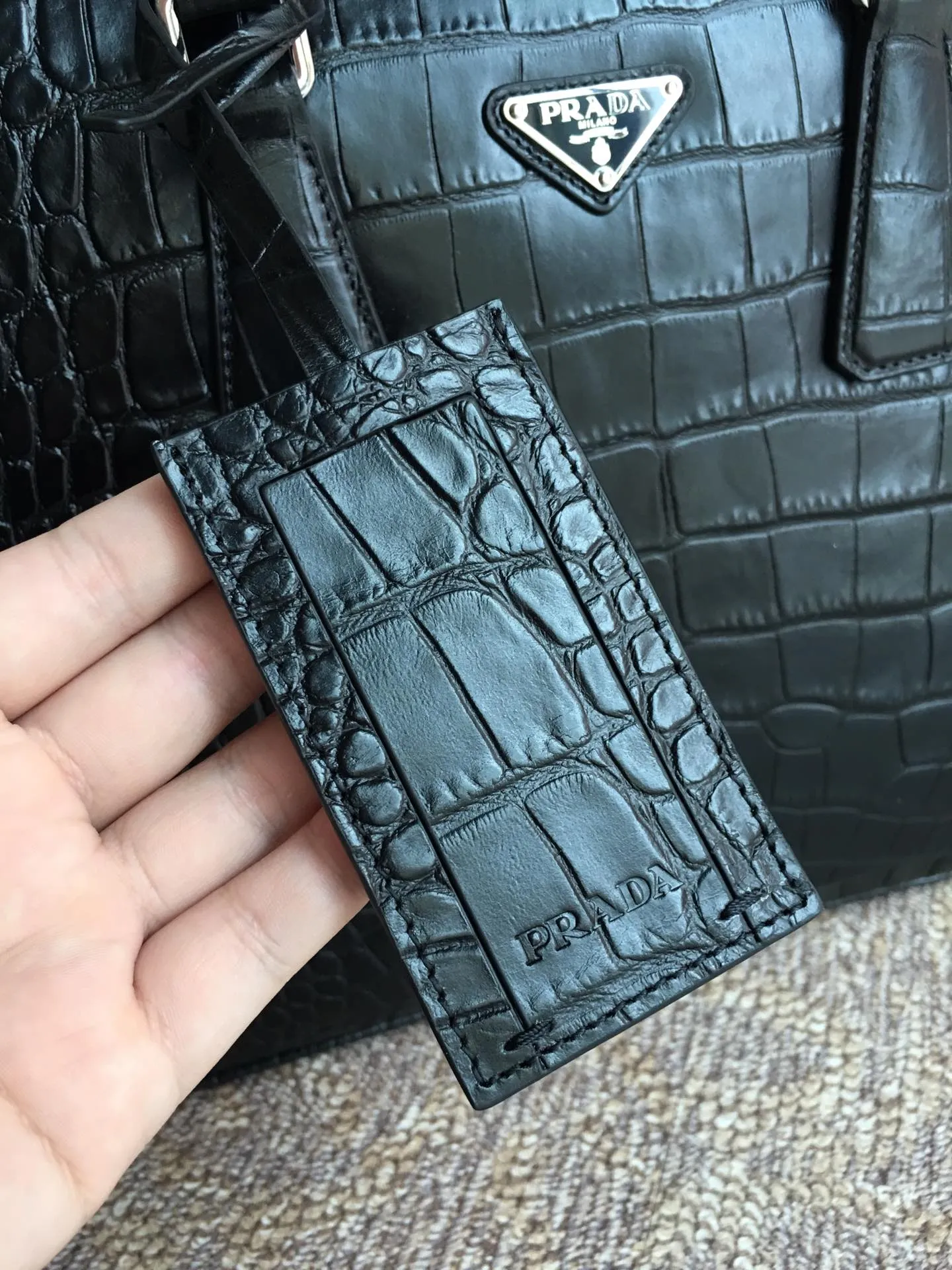 💰2360, exclusive first release🎉🎉🎉, original item 🎉2VE368 crocodile pattern black has arrived💪💪💪, imported original leather/hardware, with imported sheepskin inside, different classic style/encrypted code🔒, 175 OEM code, length 36x height 28x bottom length 3.5cm