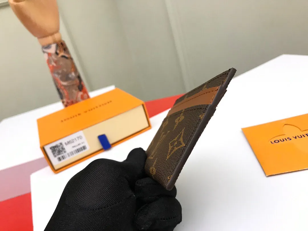 p¥150👉nfc163C01 dynamic chip version👈【Top inspection-free】Original overseas special product PORTE CARTES DOUBLE card holder M62170 presbyopia, this card holder made of new Monogram Eclipse coated canvas material is beautiful and fashionable in style, compact in size, and can be easily put into your pocket. Equipped with a central pocket and four slots for storing credit cards, plane and bus tickets, and business cards. 11.0x 7.0x 0.6 cm (length x height x width). Comes with gift box