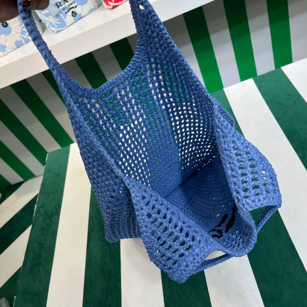 💰1360{Blue｝🦋 Prad* new hollow straw tote! Full of artistic atmosphere ~ The raffia weave is very solid and has a great texture. ♡ It can be paired with personal clothes every day. The natural style design makes it seem like it can breathe💭 If you like the baby, quickly add it to the harem. Carry an exclusive style that will not go out of style for several years🌱1BG424 Size: Height 45x Width 51cm