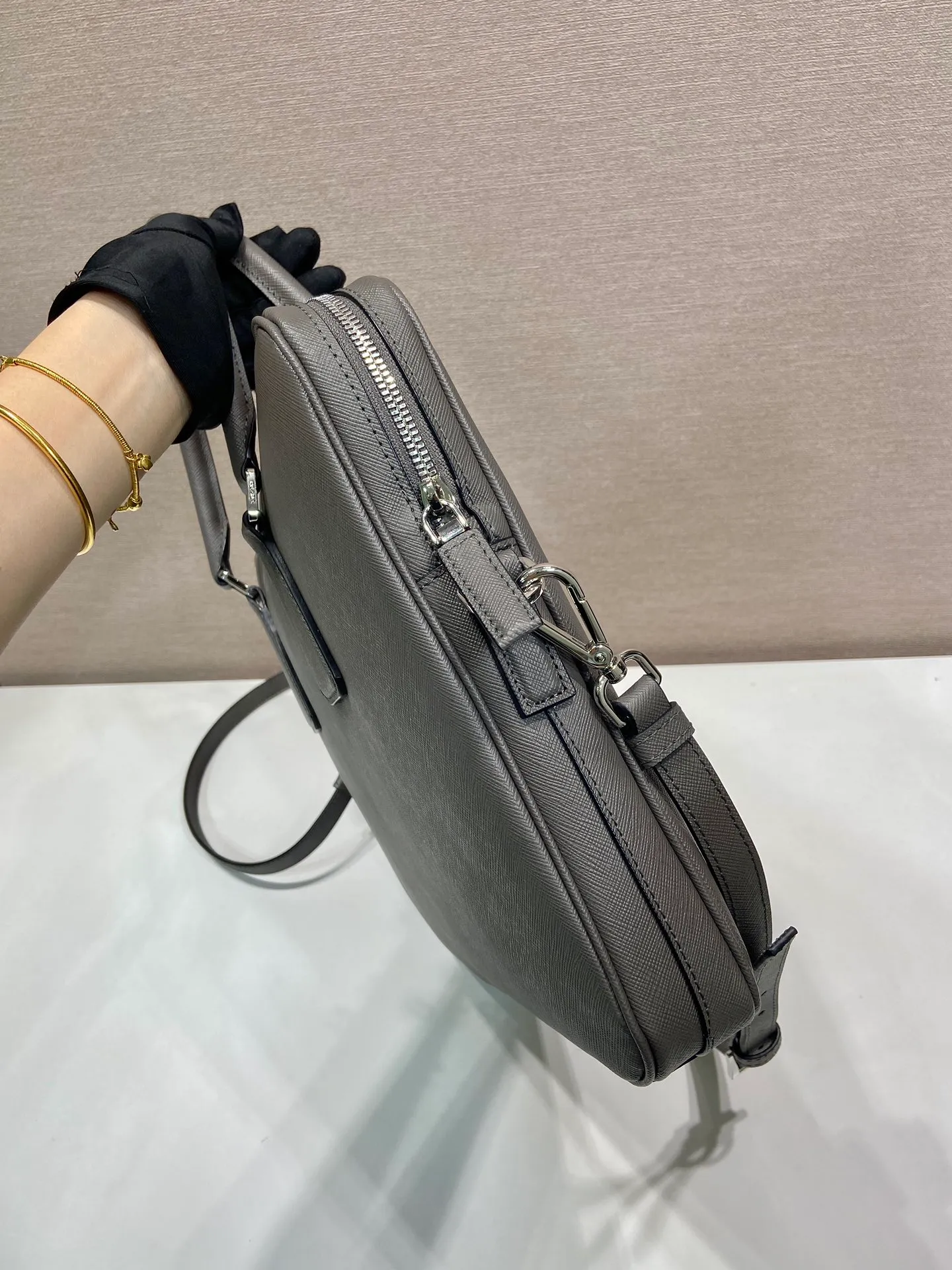 💰1840🎉Classic new color🎉2VE0368 is out of stock, bottom width is 3.5cm👻👻👻, synchronized with counters, lightweight + ultra-thin + solid Used, the style that men have always requested, top quality, 175 OEM code, length 37x height 28x base width 3.5cm.💪💪💪💰💰💰