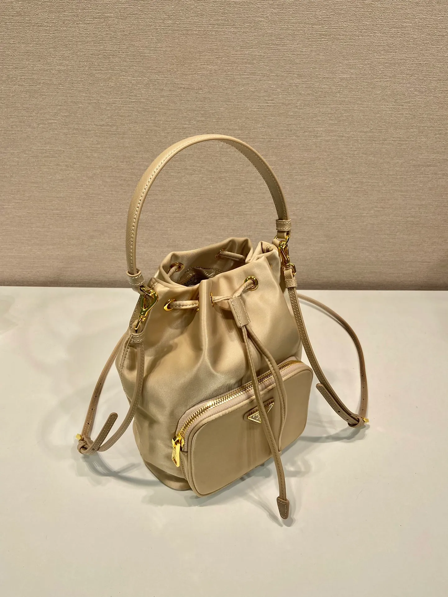 💰720, the classic 1BH038 new color😘 has arrived👏👏 Made of imported nylon fabric, top grade five, portable/diagonal, light, practical and fashionable, beauties, hurry up and get it, 165 OEM code, length 18x height 23 base × 12cm📢📢📢📢