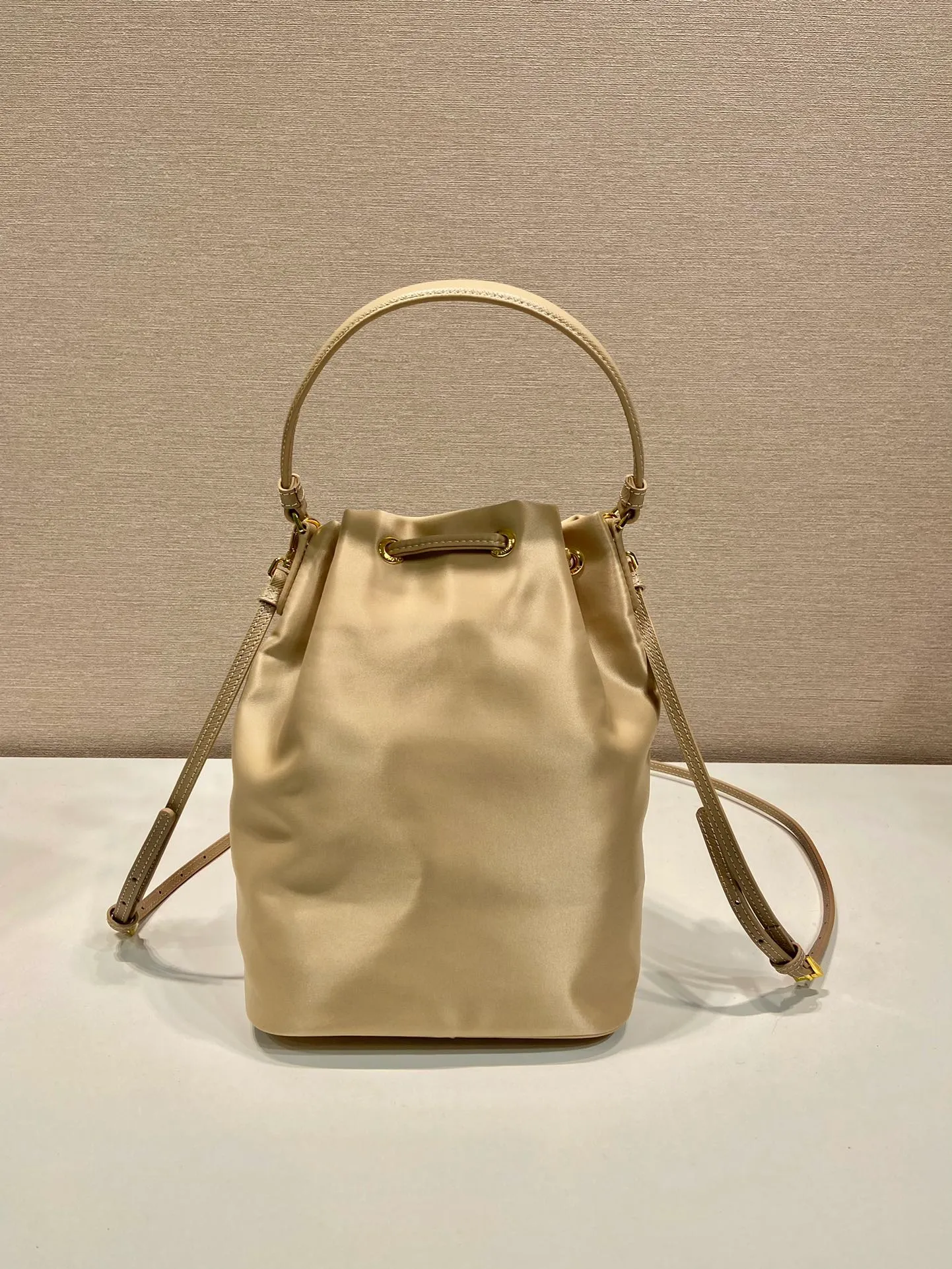 💰720, the classic 1BH038 new color😘 has arrived👏👏 Made of imported nylon fabric, top grade five, portable/diagonal, light, practical and fashionable, beauties, hurry up and get it, 165 OEM code, length 18x height 23 base × 12cm📢📢📢📢