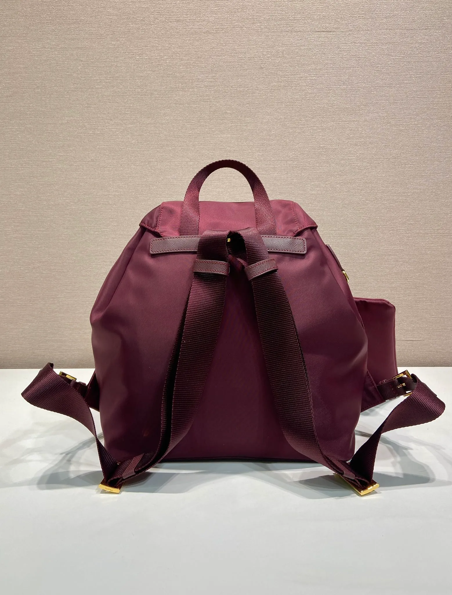 💰1160🎉New Backpack🎉1BZ811👍👍This nylon backpack is trimmed with exquisite Saffiano leather, a blend of multiple materials, and decorated with a triangular logo, highlighting fashionable elegance. It also comes with a detachable small handbag😘😘Light and practical, the upper body effect is super stylish, and it can be matched at will😘😘Fully upgraded nylon fabric👍👍Length 30x Height 32x Bottom 15cm👏👏👏💰💰💰