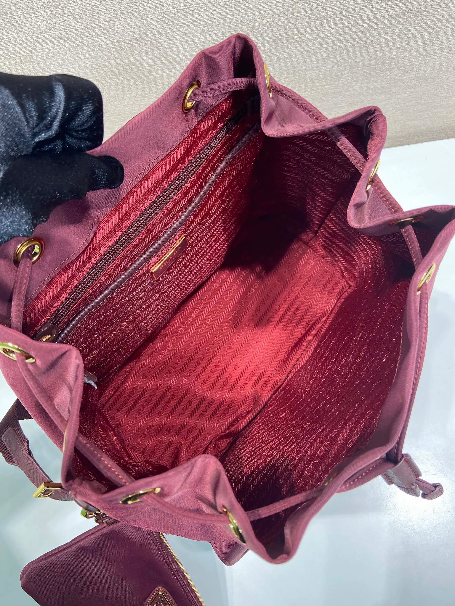 💰1160🎉New Backpack🎉1BZ811👍👍This nylon backpack is trimmed with exquisite Saffiano leather, a blend of multiple materials, and decorated with a triangular logo, highlighting fashionable elegance. It also comes with a detachable small handbag😘😘Light and practical, the upper body effect is super stylish, and it can be matched at will😘😘Fully upgraded nylon fabric👍👍Length 30x Height 32x Bottom 15cm👏👏👏💰💰💰