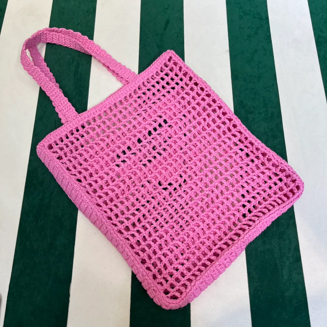 💰1160 Raffia Upgraded Version/Pink🌸 𝗣𝗿'𝗮𝗱𝗮Raffia Fiber Tote Bag Made of high-quality imported raffia🌿 Purely handmade! Every craftsman makes it with care and crochets it stitch by stitch! How can summer outings, picnics, and photo shoots be complete without a beautiful, lightweight and chic straw bag? 393 Size: 36×4×38cm