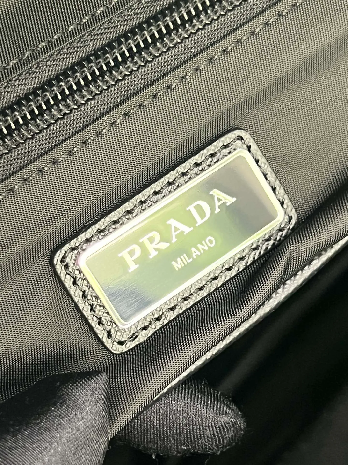 💰1320✨The latest hot style✨New backpack 2VZ048 Triangular enamel nameplate logo Imported original parachute fabric using imported equipment✈️+ The lines are all clear ZP synchronized original hardware accessories Two zippered outer pockets with two small pockets on both sides Padded back Perfect details comparable to counters😘 A must-have for fashionable casual fashionistas [Deyi][Deyi] Size 43.5*31*20