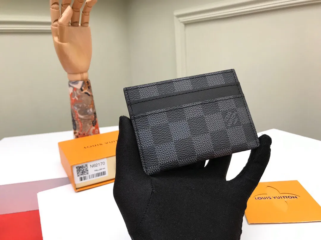 p¥150👉nfc163C01 dynamic chip version👈【Top inspection-free】Original overseas special supply model N62170 black grid PORTE CARTES DOUBLE card holder This card holder made of new Monogram Eclipse coated canvas material is beautiful and fashionable in style, compact in size, and can be easily put into your pocket. Equipped with a central pocket and four slots for storing credit cards, plane and bus tickets, and business cards. 11.0x 7.0x 0.6 cm (length x height x width) with gift box