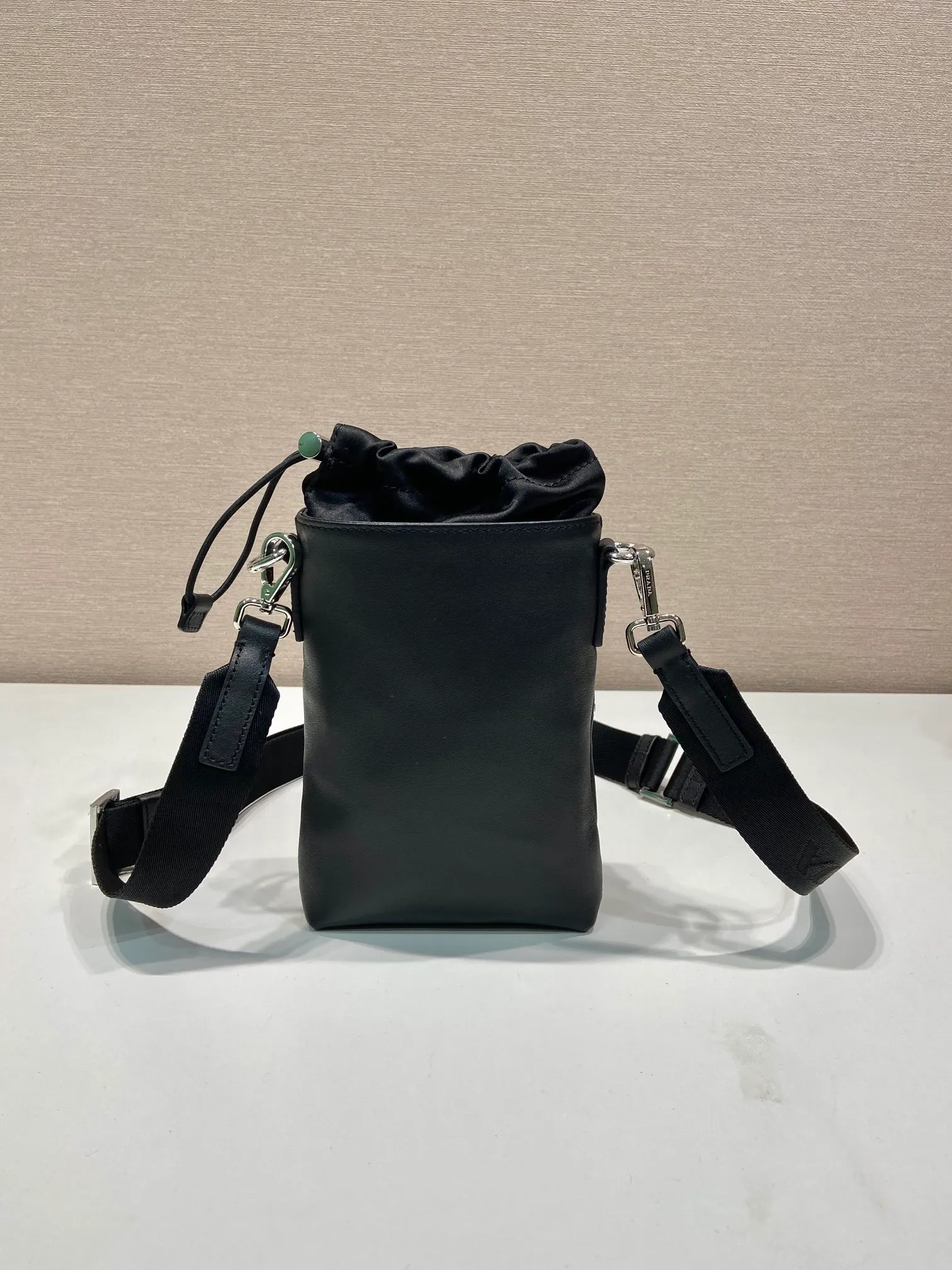 💰1020 🎉New mobile phone case bag🎉2ZH155 Napa cowhide🎉👏 This mobile phone bag is made of imported calfskin, showing a modern urban style. Adjustable nylon webbing shoulder straps and drawstring closure add a unique touch. The front logo and front pocket design make the upper body very cool and stylish. If you like babies, hurry up and get it🎉🎉 Length 13x Height 18cm🎉🎉👏👏