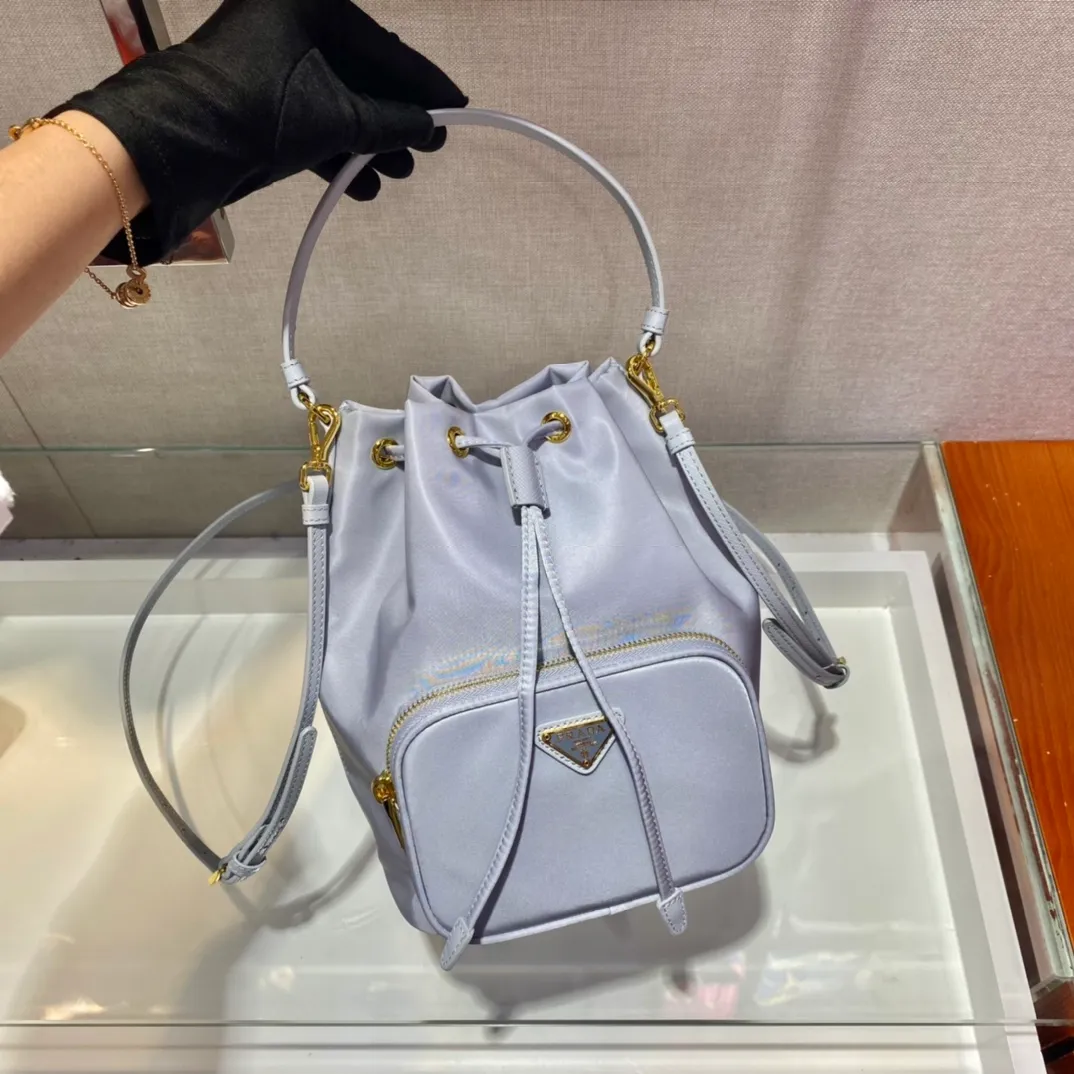 💰720, the classic 1BH038 new color😘 has arrived👏👏 Made of imported nylon fabric, top grade five, portable/diagonal, light, practical and fashionable, beauties, hurry up and get it, 165 OEM code, length 18x height 23 base × 12cm📢📢📢📢