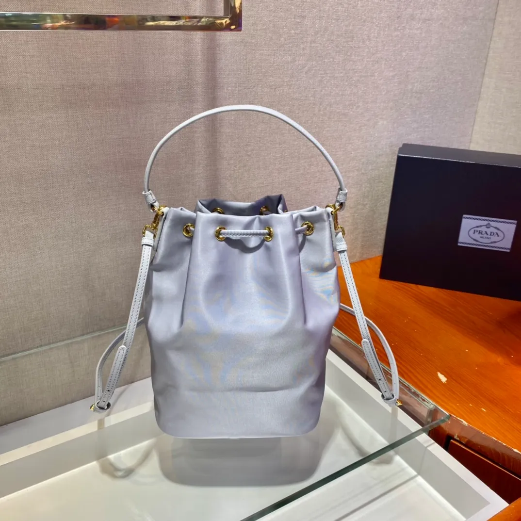 💰720, the classic 1BH038 new color😘 has arrived👏👏 Made of imported nylon fabric, top grade five, portable/diagonal, light, practical and fashionable, beauties, hurry up and get it, 165 OEM code, length 18x height 23 base × 12cm📢📢📢📢