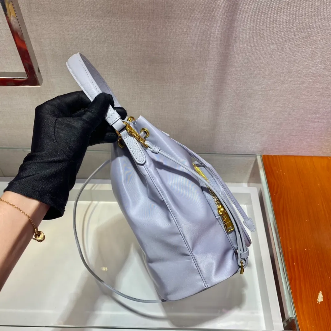 💰720, the classic 1BH038 new color😘 has arrived👏👏 Made of imported nylon fabric, top grade five, portable/diagonal, light, practical and fashionable, beauties, hurry up and get it, 165 OEM code, length 18x height 23 base × 12cm📢📢📢📢