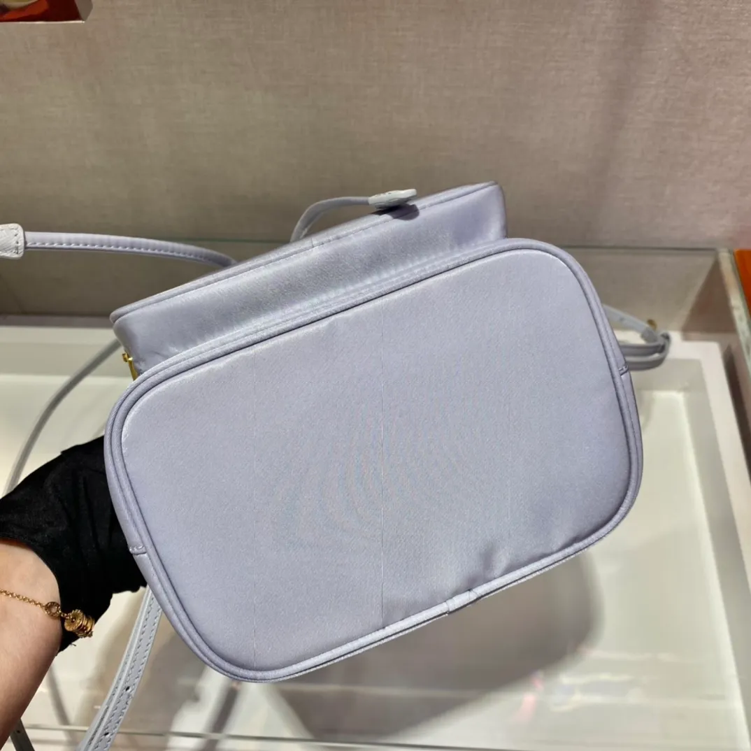 💰720, the classic 1BH038 new color😘 has arrived👏👏 Made of imported nylon fabric, top grade five, portable/diagonal, light, practical and fashionable, beauties, hurry up and get it, 165 OEM code, length 18x height 23 base × 12cm📢📢📢📢
