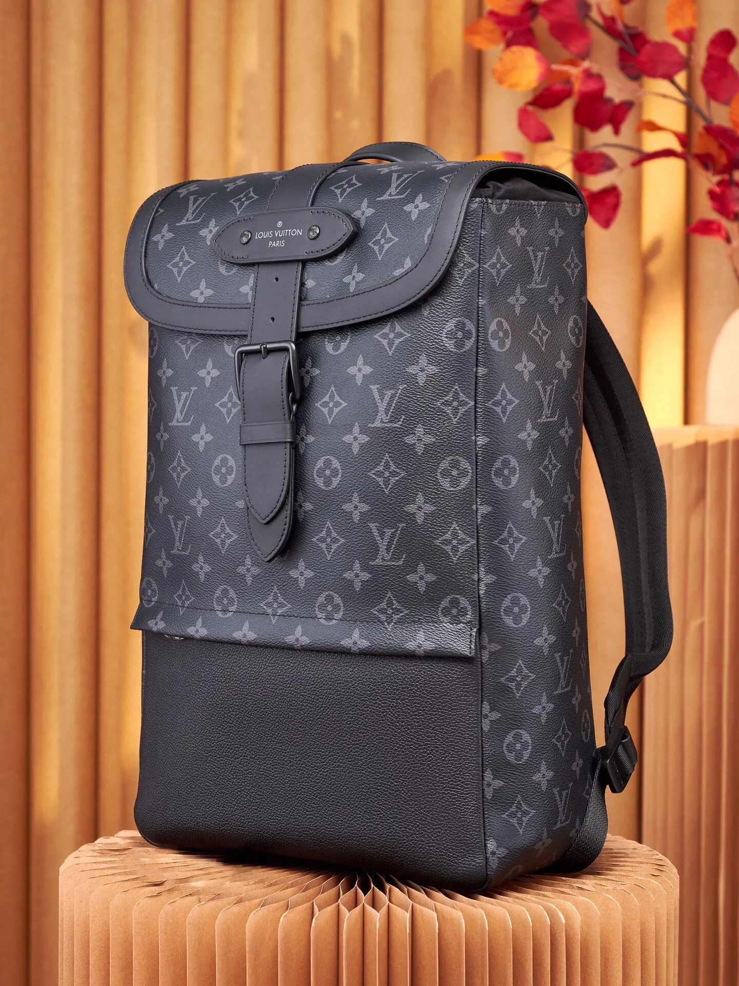 P¥1000👉nfc dynamic chip version👈【Top original pure steel hardware】m45913 The new saumur backpack is a classic item - the equestrian style saumur handbag born in 1986, giving it a modern temperament. Understated monogram eclipse canvas is paired with leather details inspired by the brand's heritage, including buckled shoulder straps with hidden magnetic closures. Equipped with a spacious main compartment and a unique notebook pocket, it is versatile and a perfect companion for daily travel. Dimensions: 27.0 x 42.0 x 13.0 cm (length x height x width)