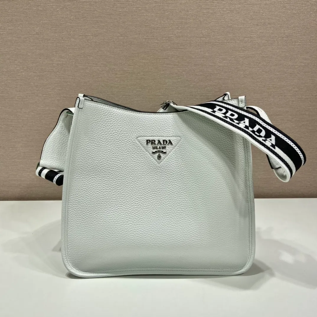💰1840👏New fabric cross-body bag👏1BC73/large tote bag This leather mini shoulder bag has a simple design. A metallic triangle logo on the front adds signature tone. Equipped with detachable/adjustable logo printed webbing, the upper body effect is very beautiful😘😘highlighting its modern style. High fashion is the main fashion for daily matching. Hurry up and get it, it’s so beautiful👏👏 Length 30xH 28xH 12cm👏👏👏😘😘😘