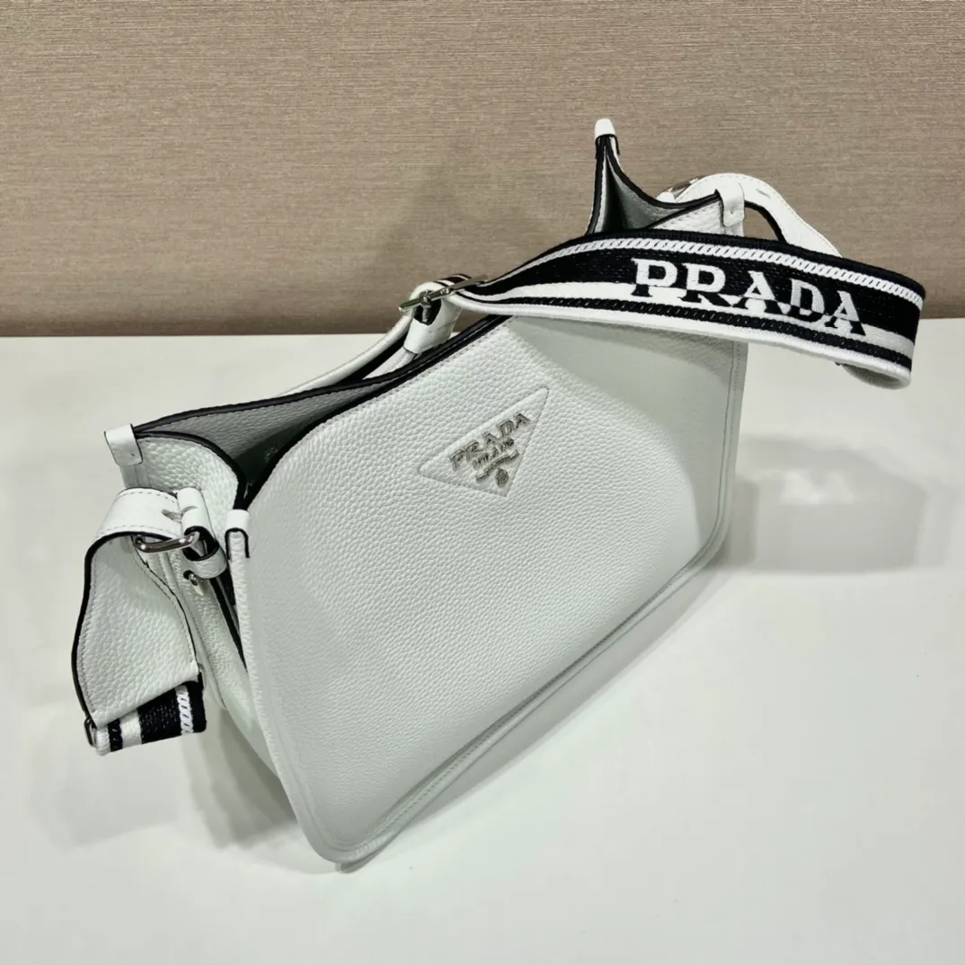 💰1840👏New fabric cross-body bag👏1BC73/large tote bag This leather mini shoulder bag has a simple design. A metallic triangle logo on the front adds signature tone. Equipped with detachable/adjustable logo printed webbing, the upper body effect is very beautiful😘😘highlighting its modern style. High fashion is the main fashion for daily matching. Hurry up and get it, it’s so beautiful👏👏 Length 30xH 28xH 12cm👏👏👏😘😘😘