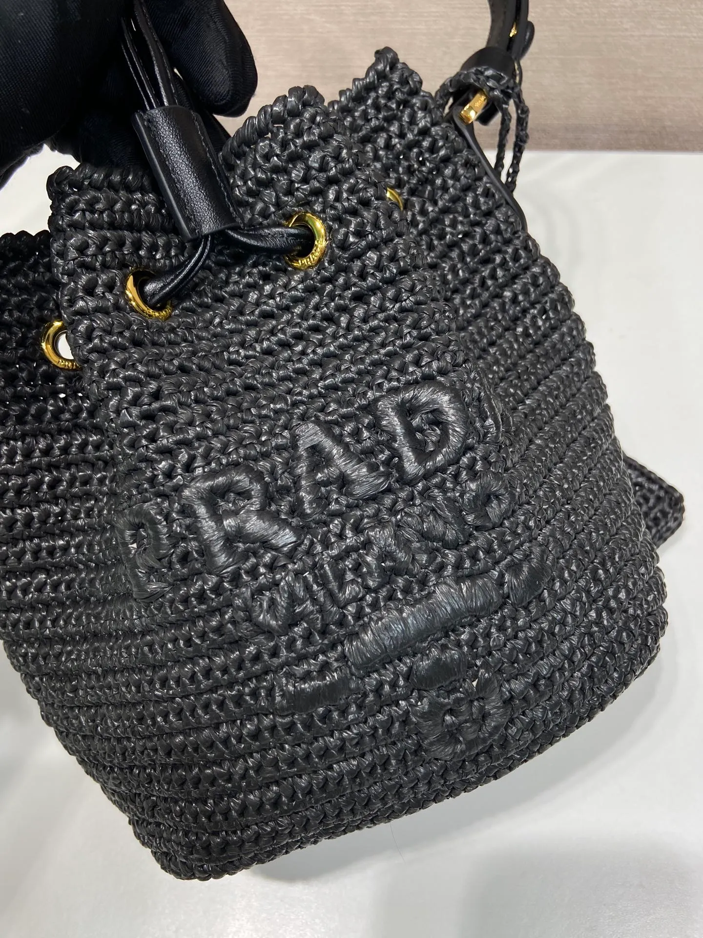 💰1300🎉Straw Bucket Bag🎉1BE068🎉🎉 This hand-woven bucket bag has a great design🎉Three-dimensional hand-woven font, equipped with 2 long/short shoulder straps, interchangeable. The complex handwork looks very elegant/fashionable, the capacity is large, the upper body effect is very good, the return rate is 100%😀A must-have for summer🎉Hurry up and get it🎉🎉 Length 16x Height 19x Bottom 9cm🎉🎉🎉👏👏👏