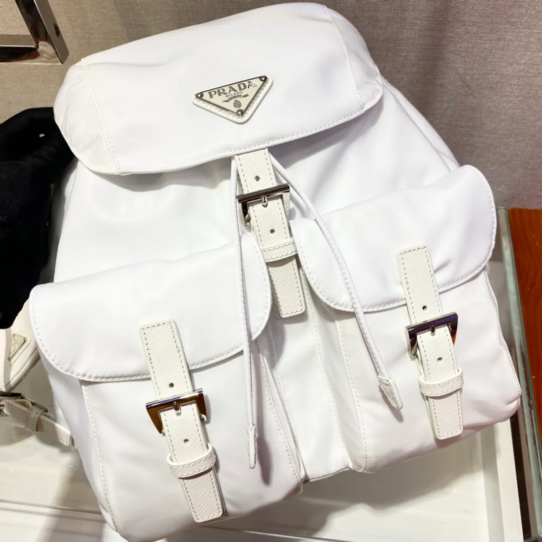 💰1120🎉New Backpack🎉1BZ811👍👍New Color🎉🎉This nylon backpack is trimmed with exquisite Saffiano leather, a blend of multiple materials, and decorated with a triangular logo, highlighting fashionable elegance. It also comes with a detachable small handbag😘😘Light and practical, the upper body effect is super stylish, and it can be matched at will😘😘Fully upgraded nylon fabric👍👍Length 30x Height 32x Bottom 15cm👏👏👏💰💰💰