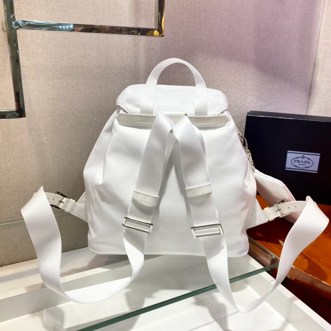 💰1120🎉New Backpack🎉1BZ811👍👍New Color🎉🎉This nylon backpack is trimmed with exquisite Saffiano leather, a blend of multiple materials, and decorated with a triangular logo, highlighting fashionable elegance. It also comes with a detachable small handbag😘😘Light and practical, the upper body effect is super stylish, and it can be matched at will😘😘Fully upgraded nylon fabric👍👍Length 30x Height 32x Bottom 15cm👏👏👏💰💰💰